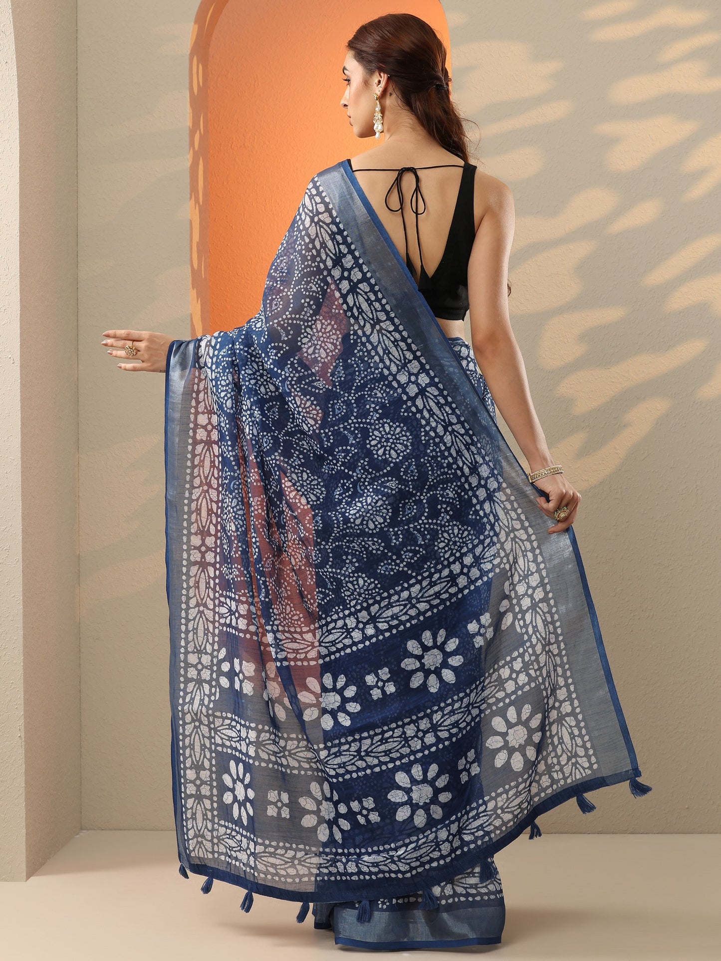 Blue Bandhani Printed Cotton Blend Saree With Unstitched Blouse Piece