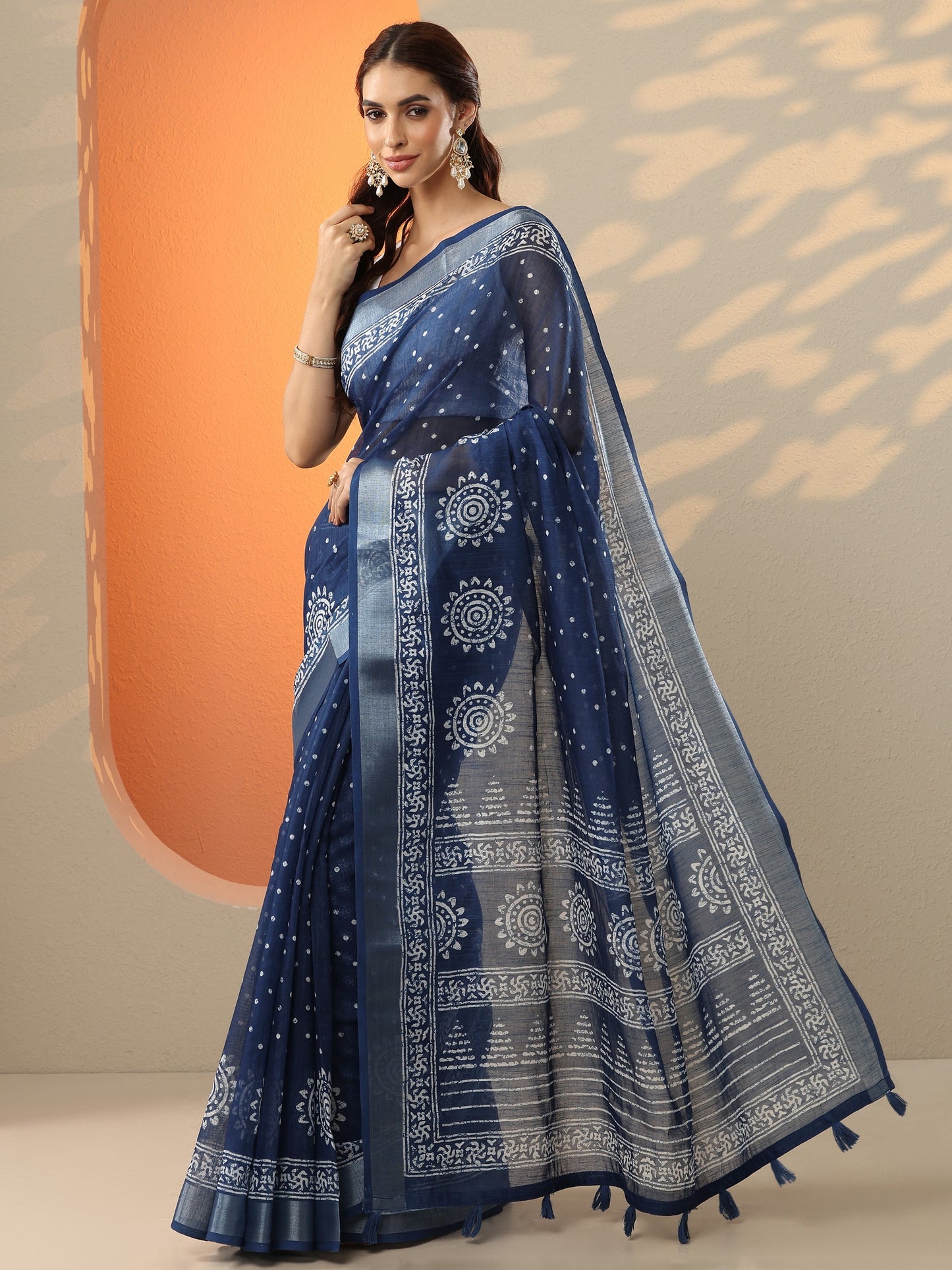 Blue Printed Cotton Blend Saree With Unstitched Blouse Piece