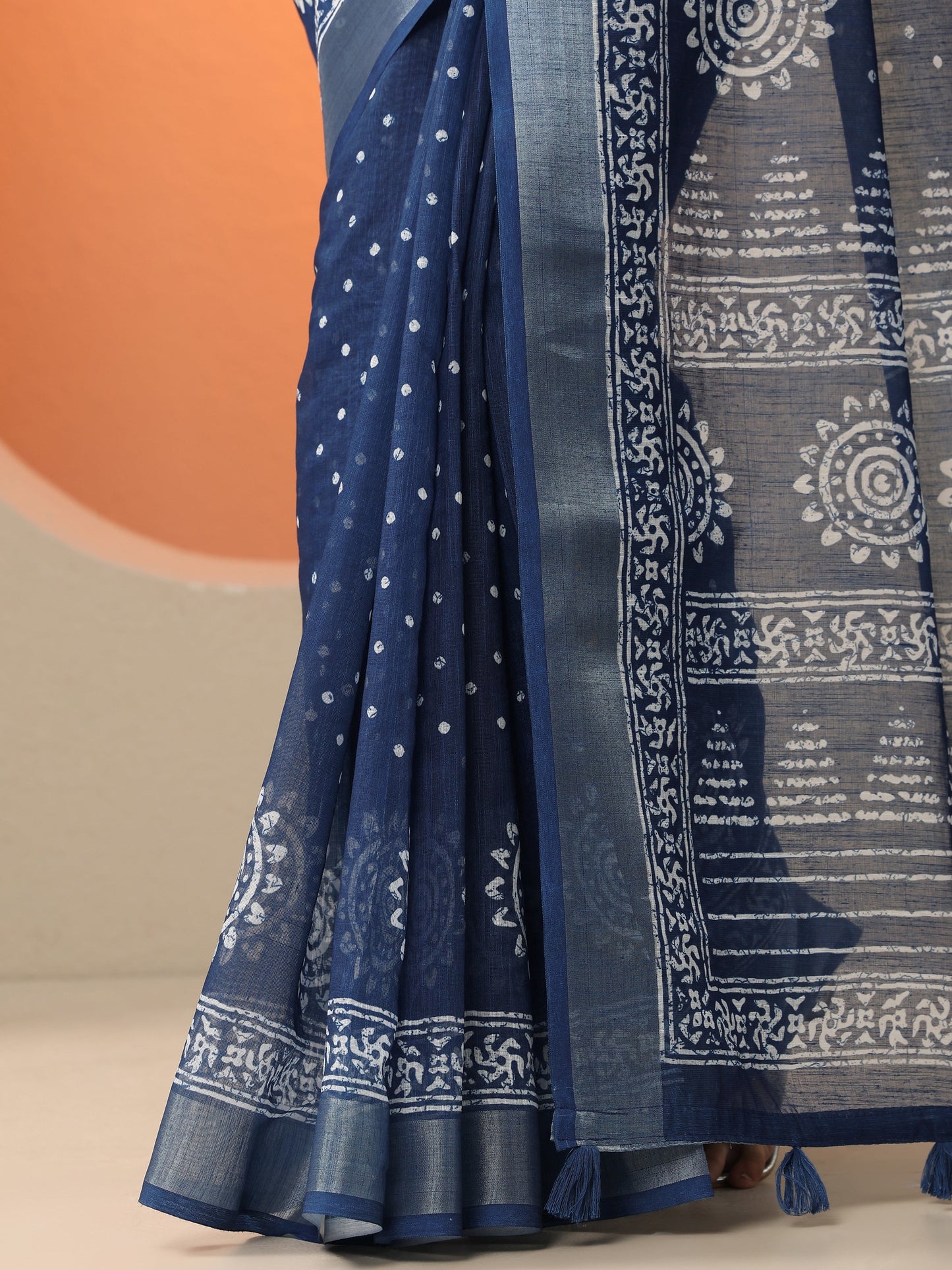 Blue Printed Cotton Blend Saree With Unstitched Blouse Piece
