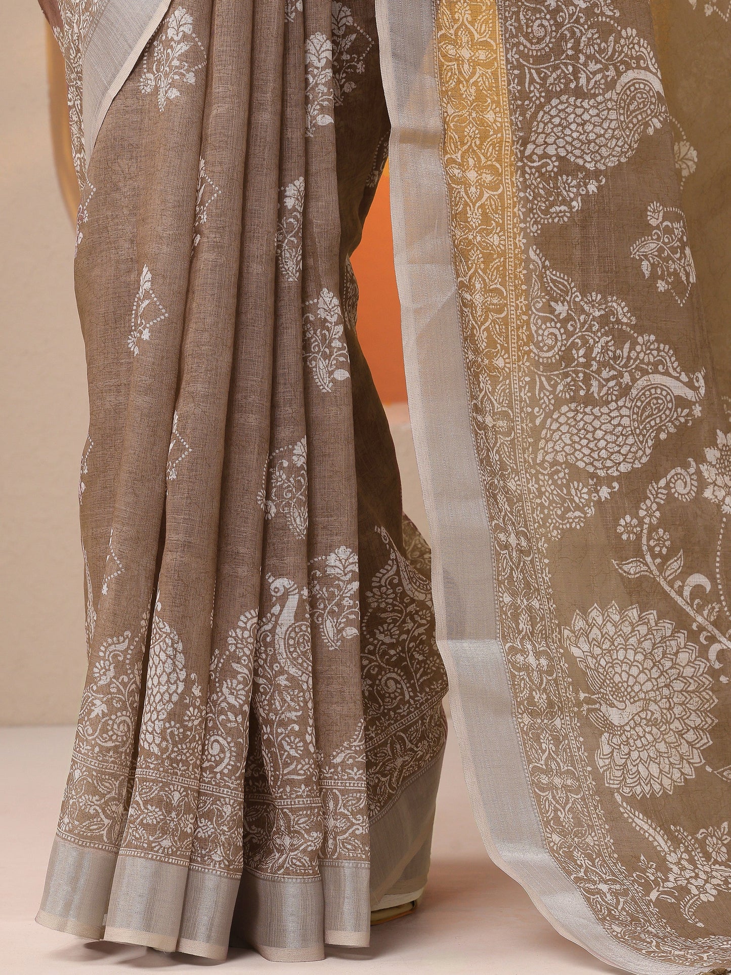Brown Printed Cotton Blend Saree With Unstitched Blouse Piece