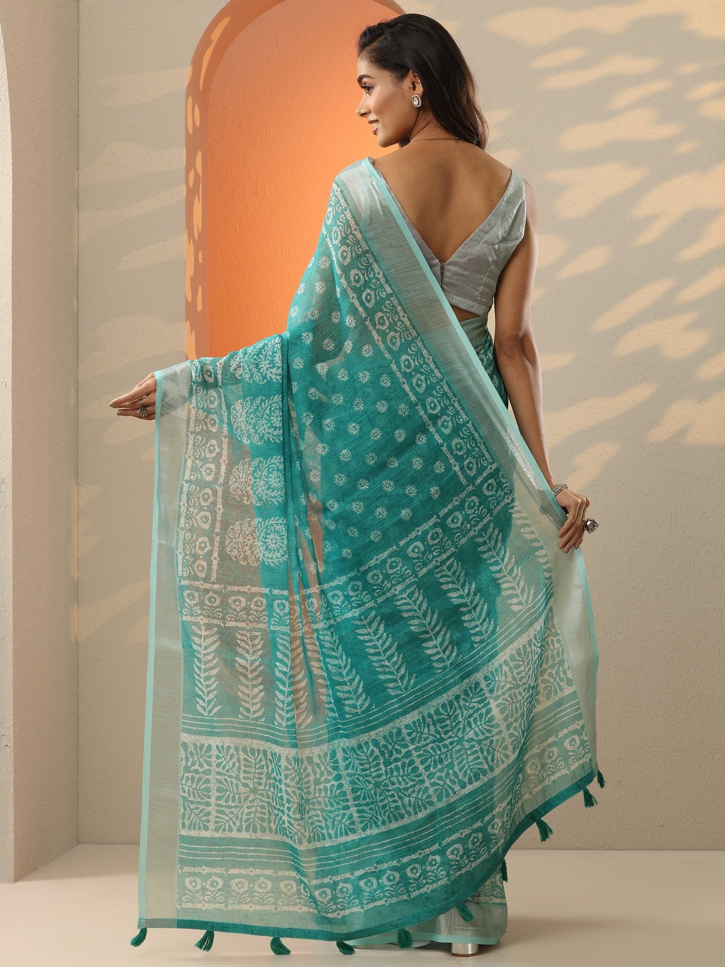 Blue Printed Cotton Blend Saree With Unstitched Blouse Piece