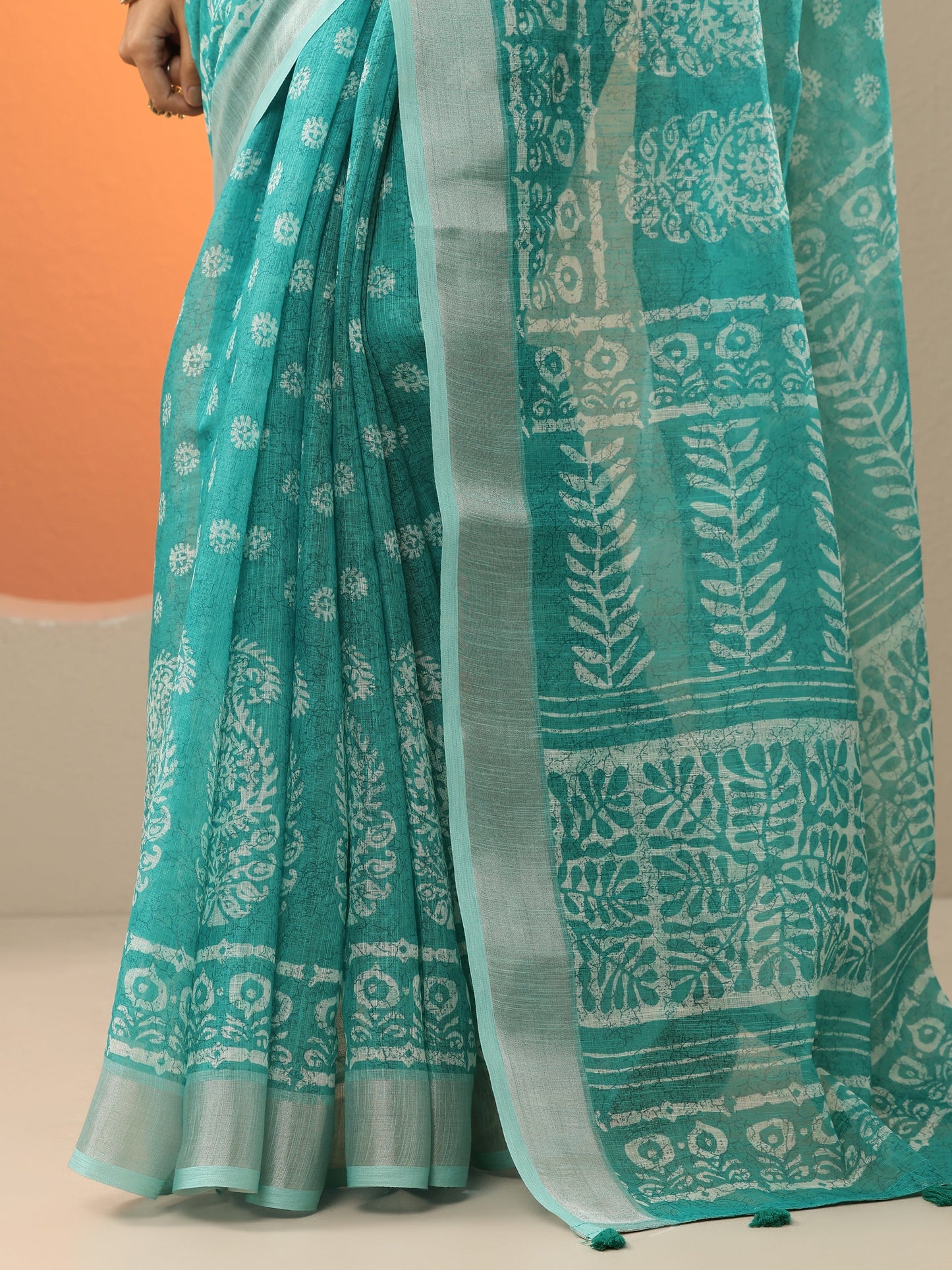 Blue Printed Cotton Blend Saree With Unstitched Blouse Piece