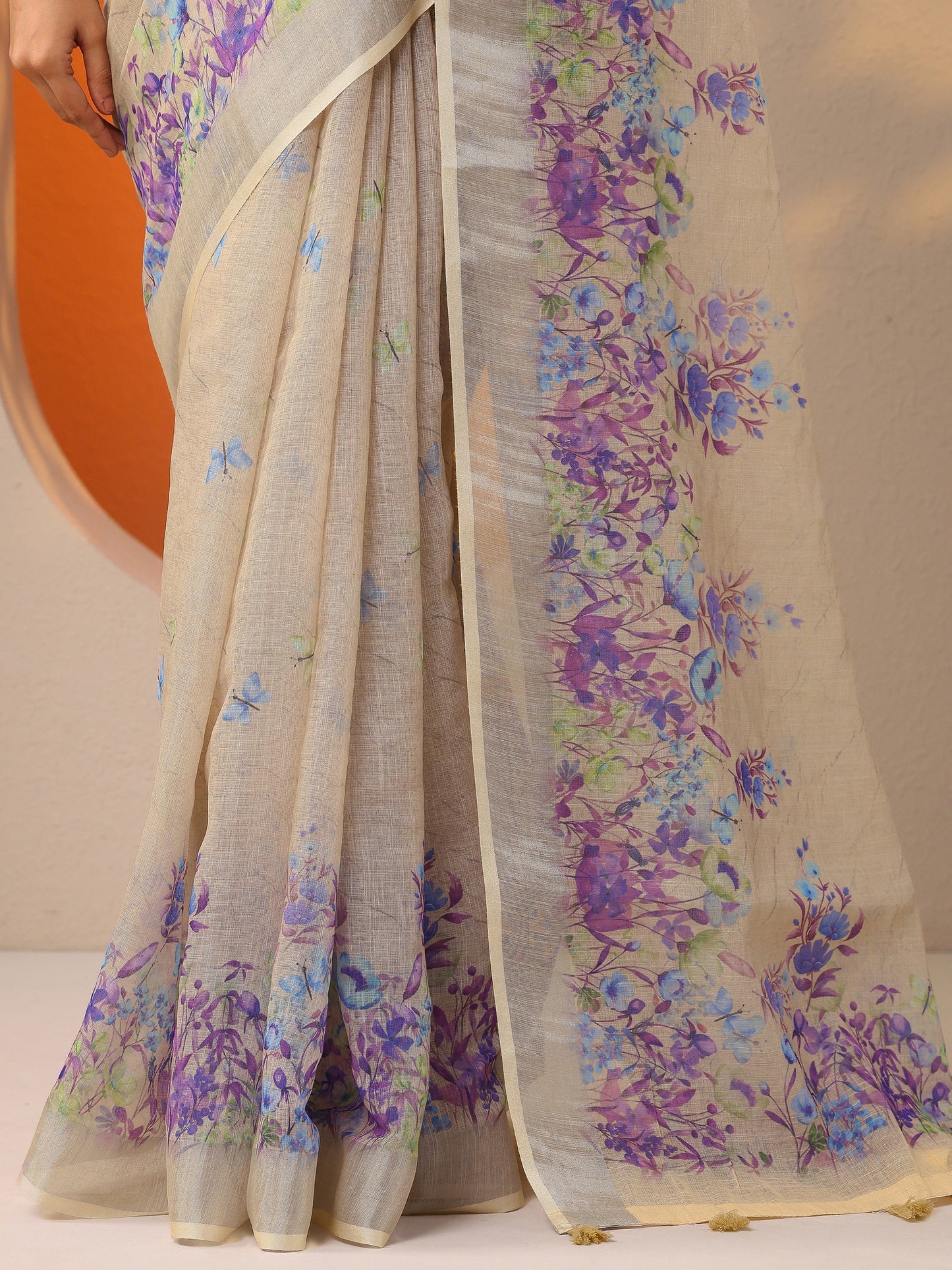 Cream Printed Cotton Blend Saree With Unstitched Blouse Piece