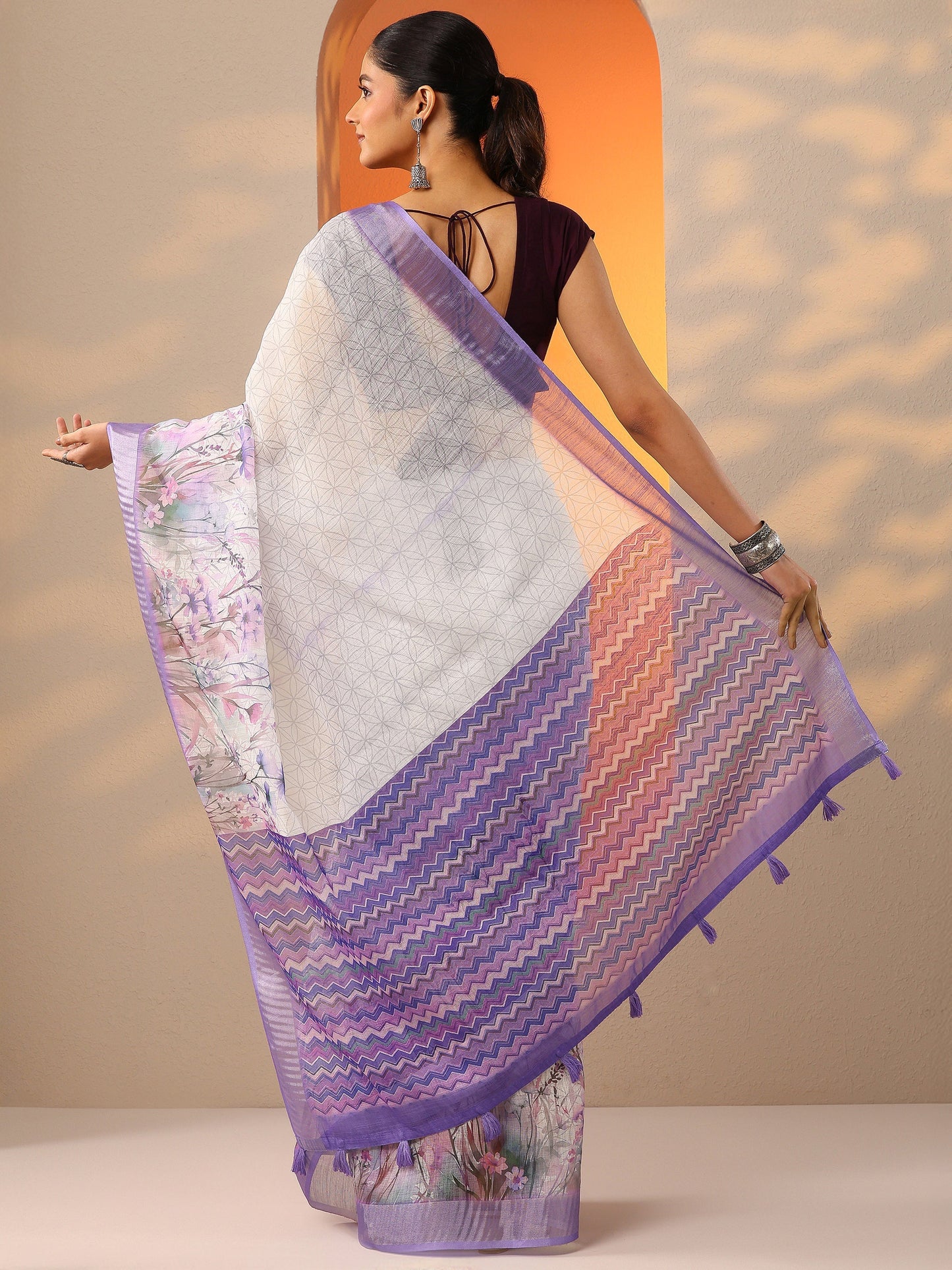 White Printed Cotton Blend Saree With Unstitched Blouse Piece