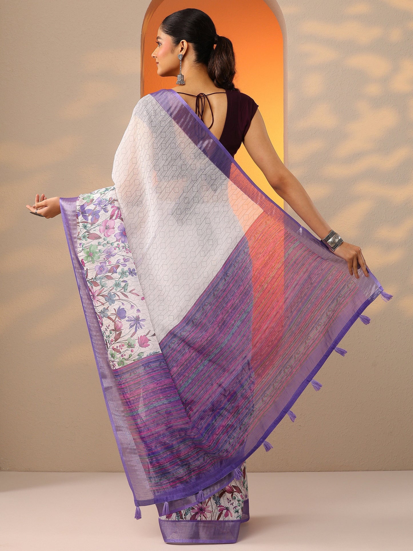 White Printed Cotton Blend Saree With Unstitched Blouse Piece