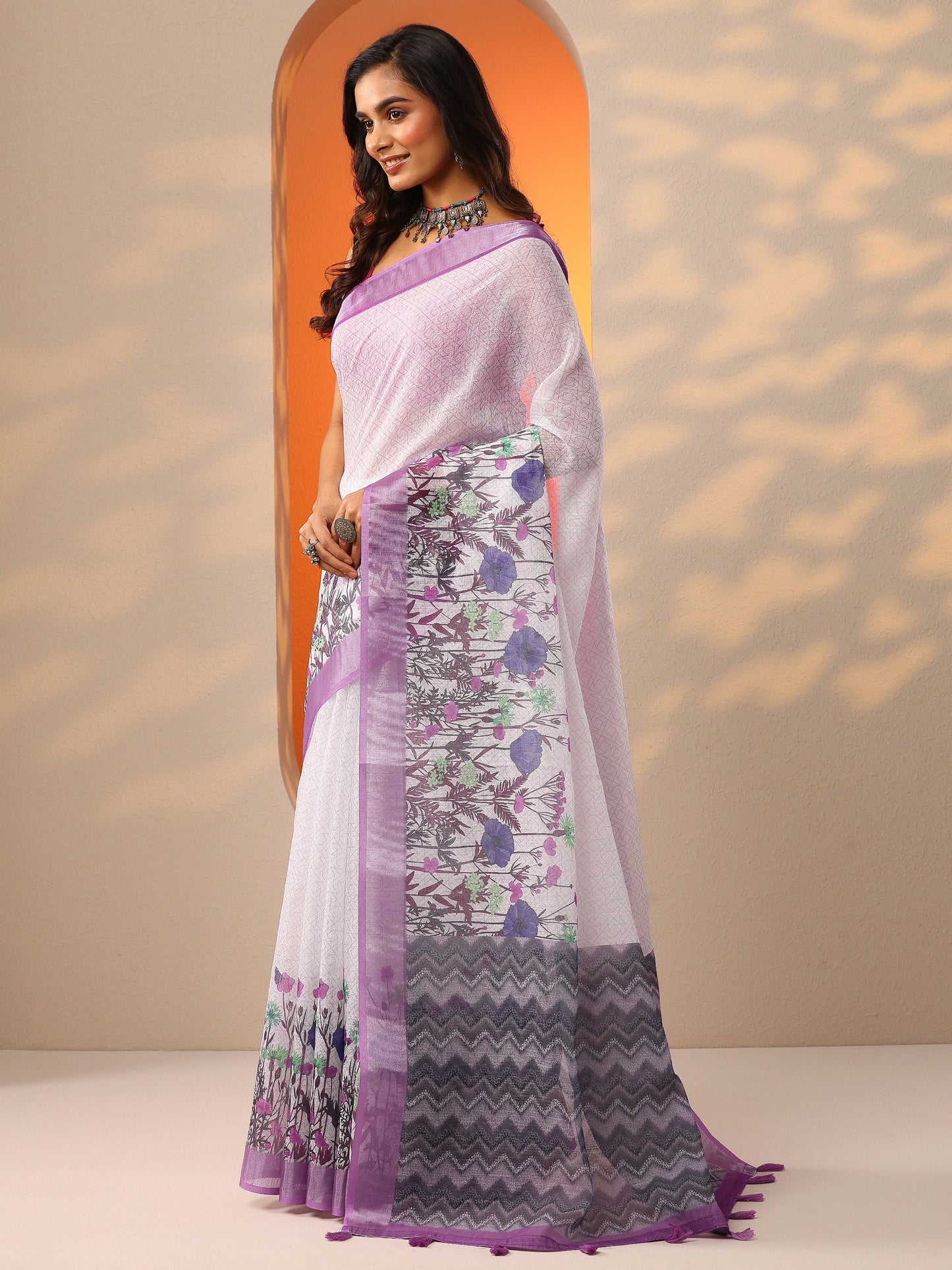 White Printed Cotton Blend Saree With Unstitched Blouse Piece