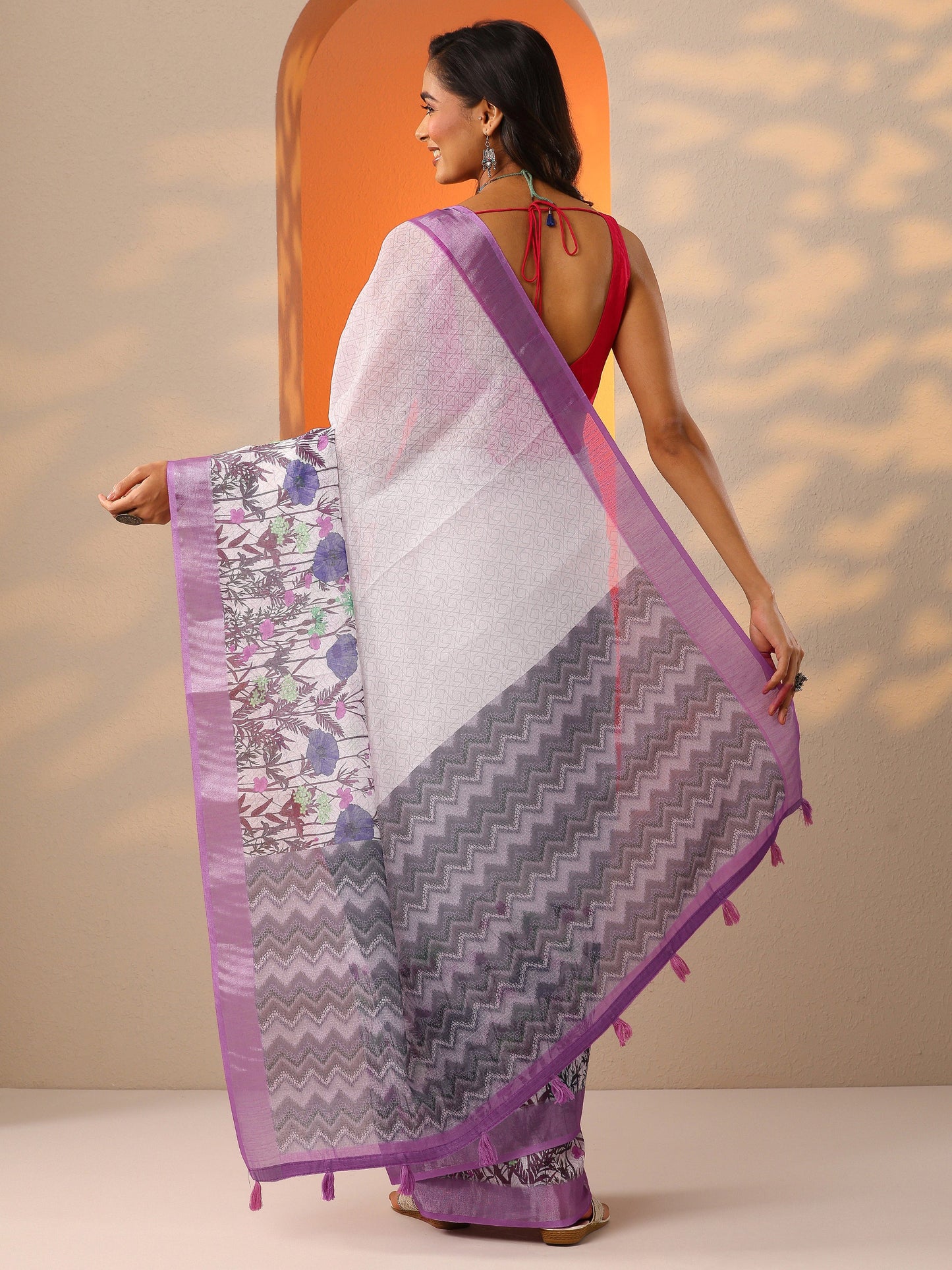 White Printed Cotton Blend Saree With Unstitched Blouse Piece