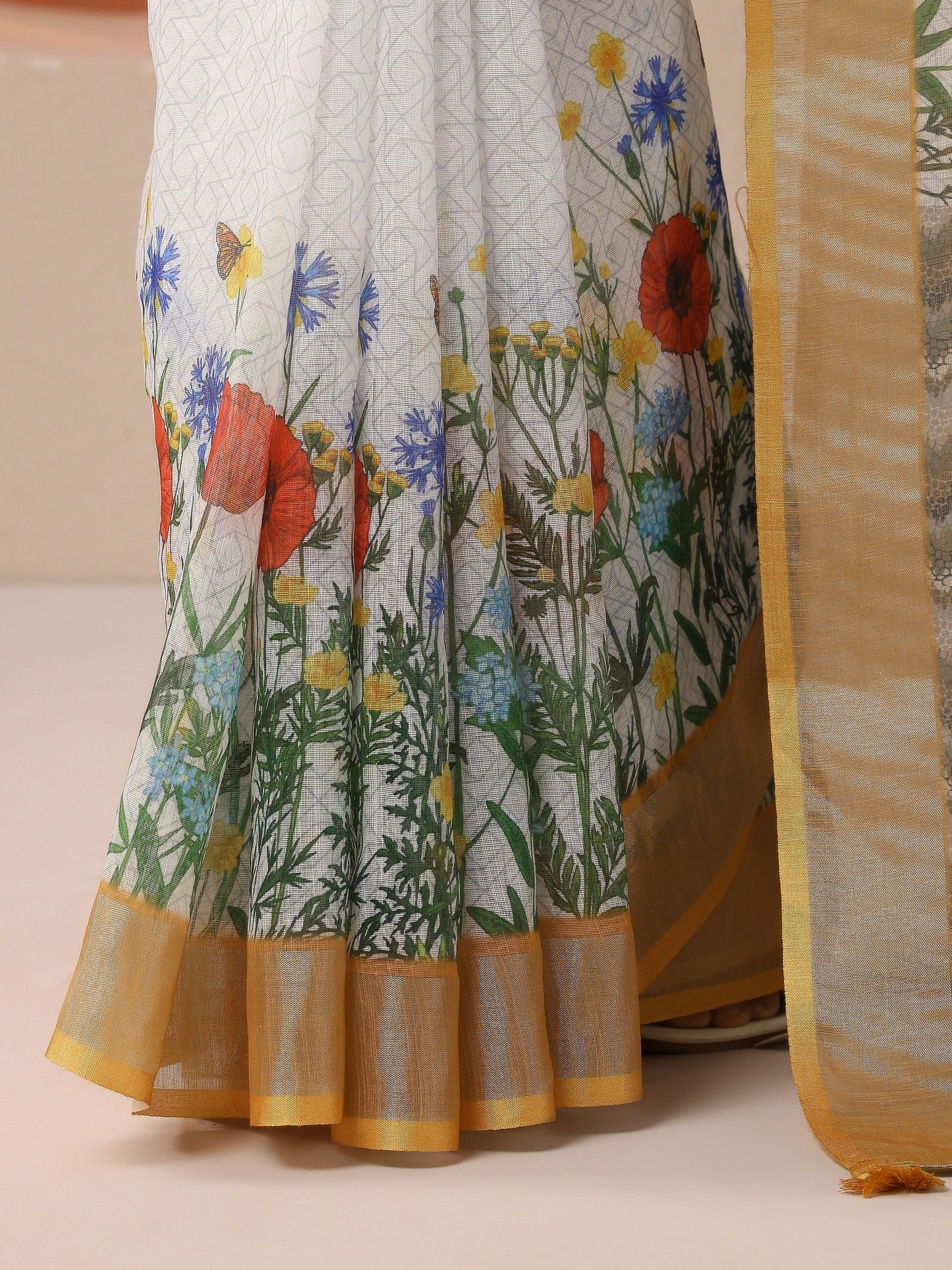 White Printed Cotton Blend Saree With Unstitched Blouse Piece