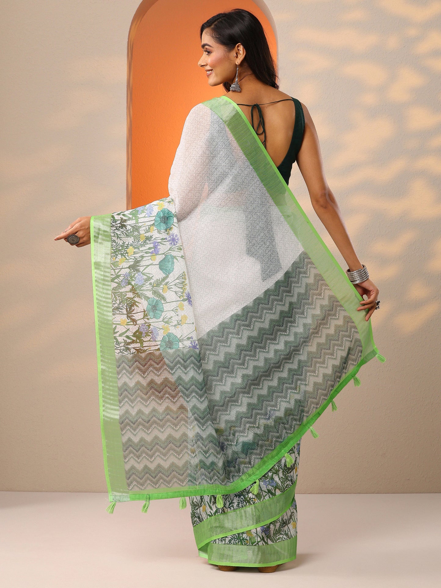 White Printed Cotton Blend Saree With Unstitched Blouse Piece