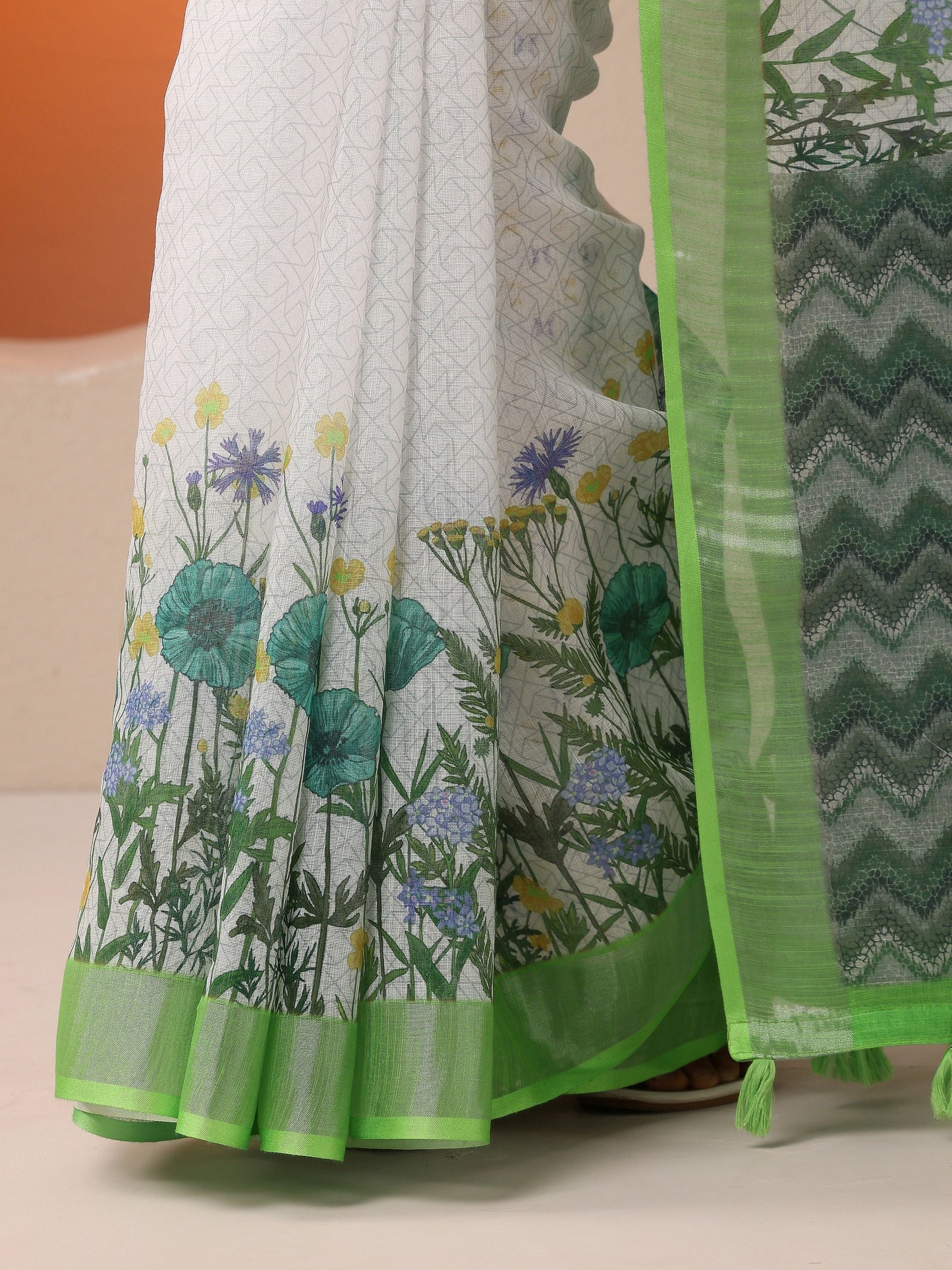 White Printed Cotton Blend Saree With Unstitched Blouse Piece