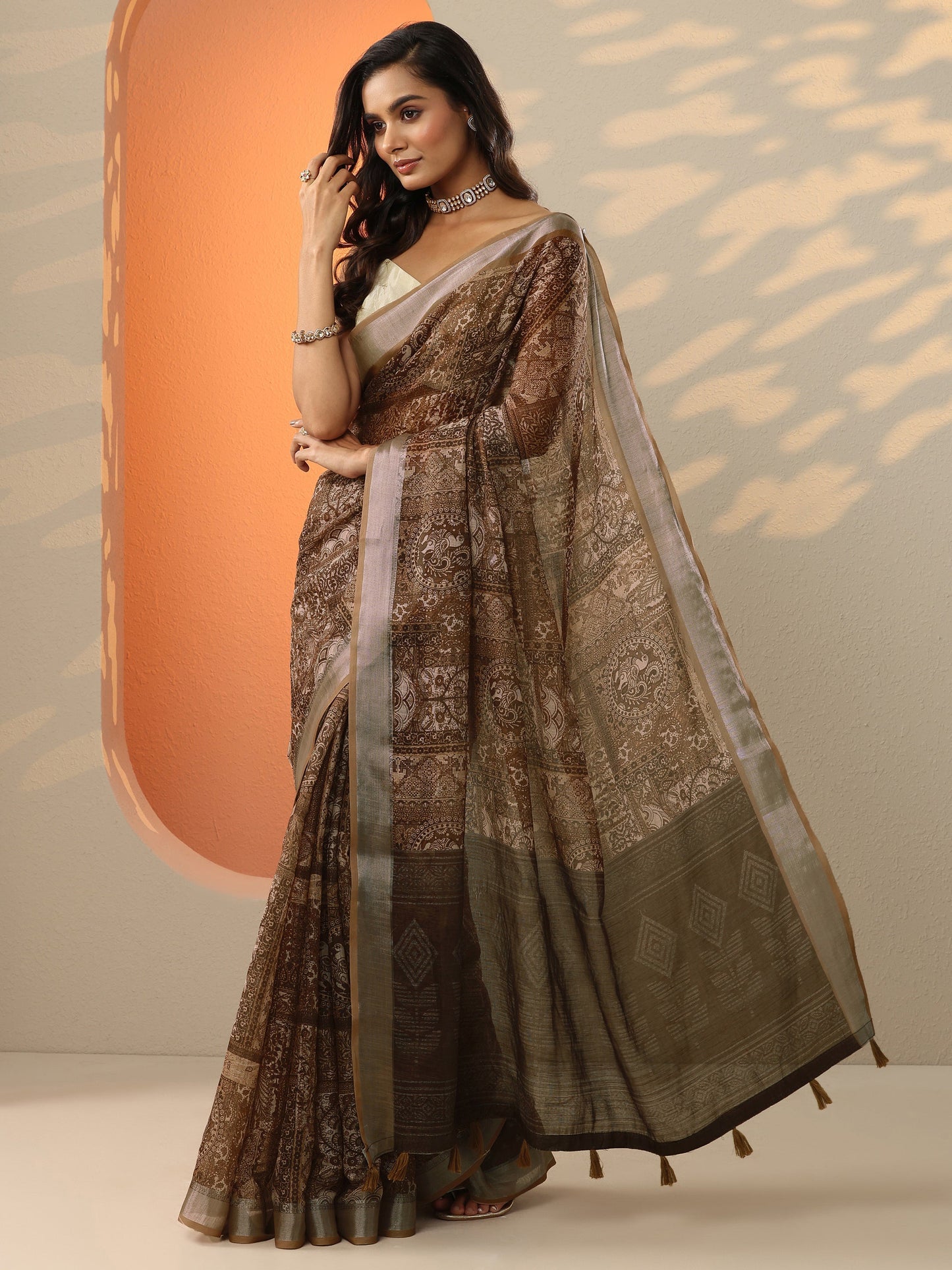 Brown Printed Cotton Blend Saree With Unstitched Blouse Piece