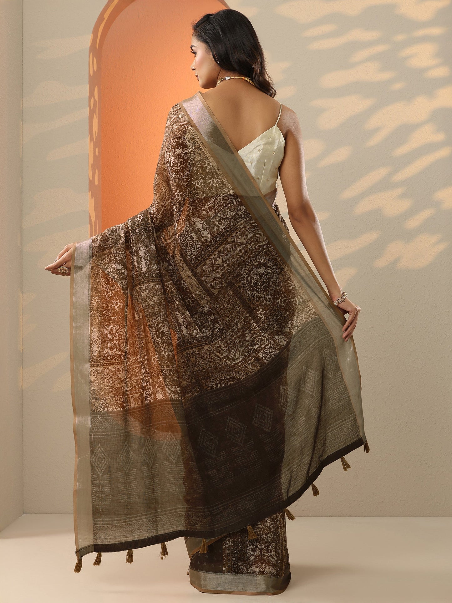 Brown Printed Cotton Blend Saree With Unstitched Blouse Piece