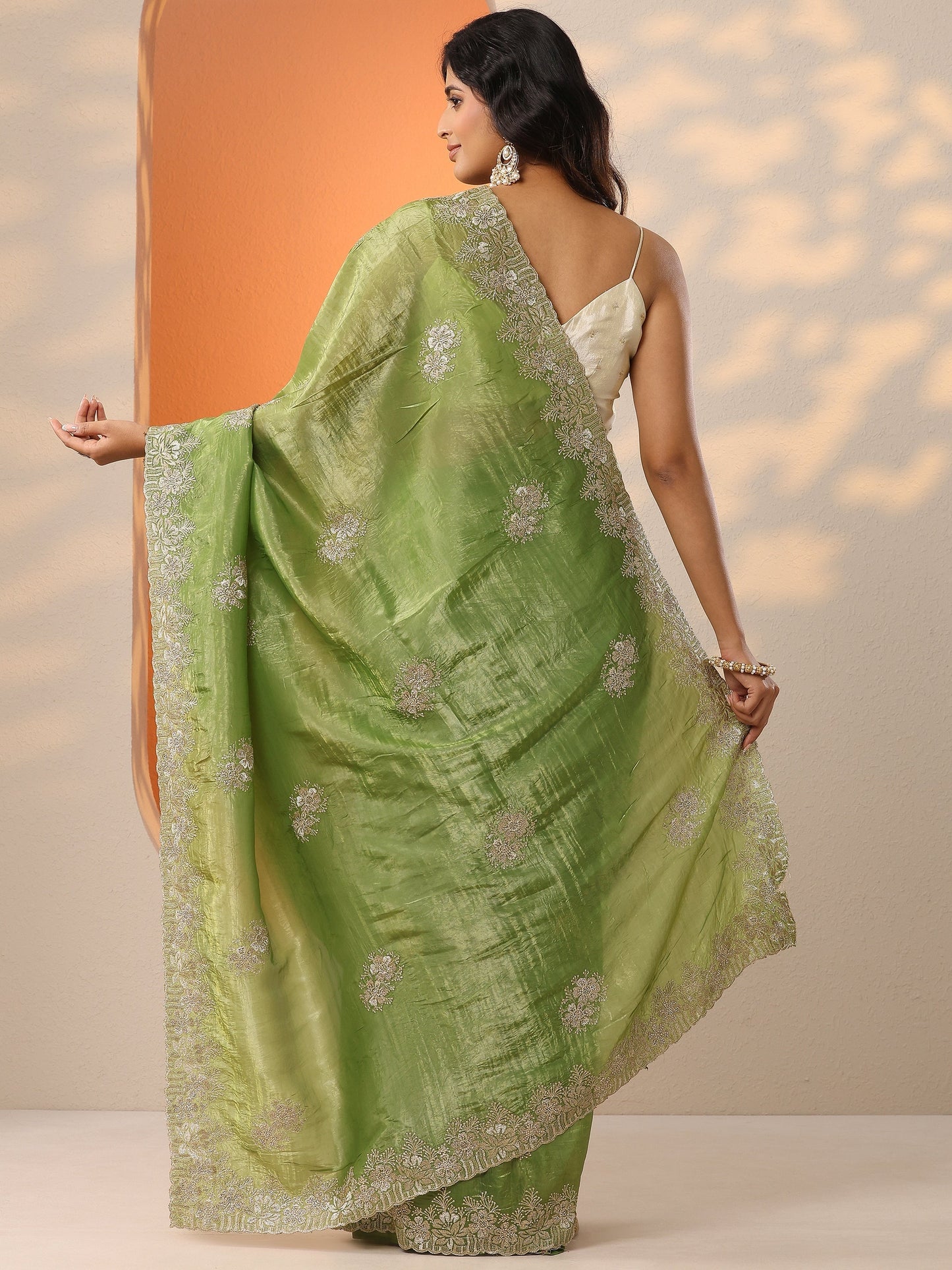 Green Embroidered Organza Saree With Unstitched Blouse Piece