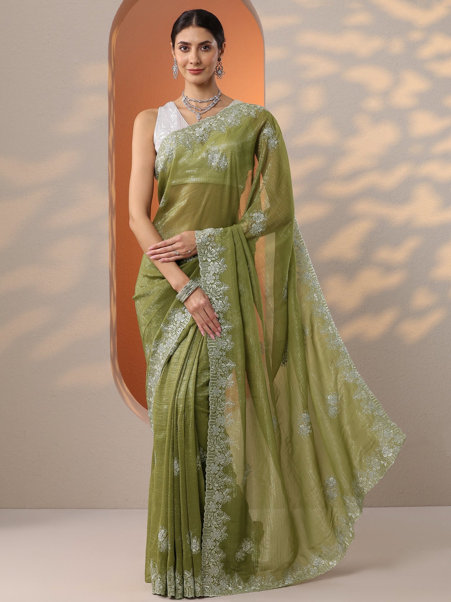 Green Embroidered Organza Saree With Unstitched Blouse Piece