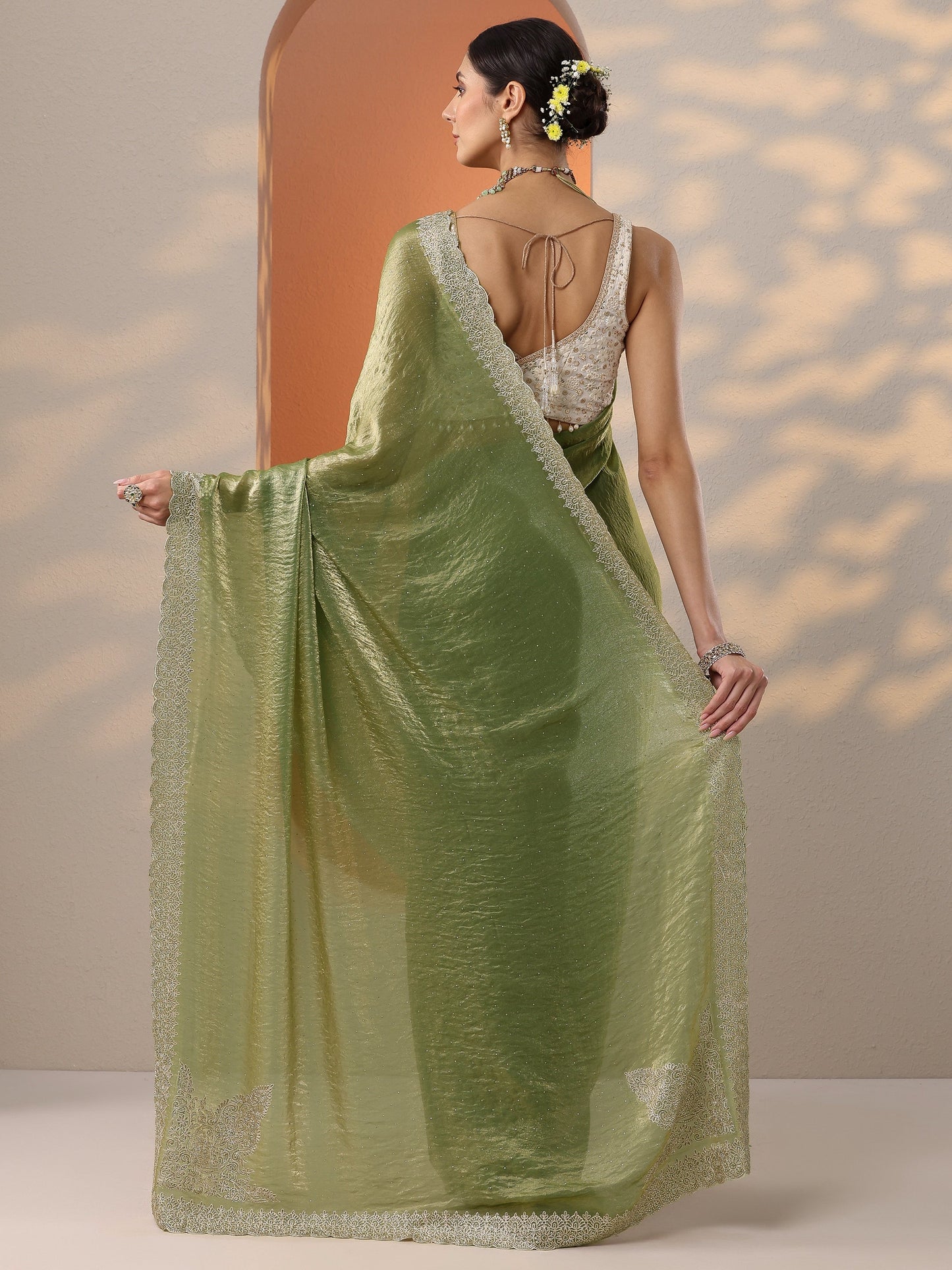 Green Embroidered Organza Saree With Unstitched Blouse Piece