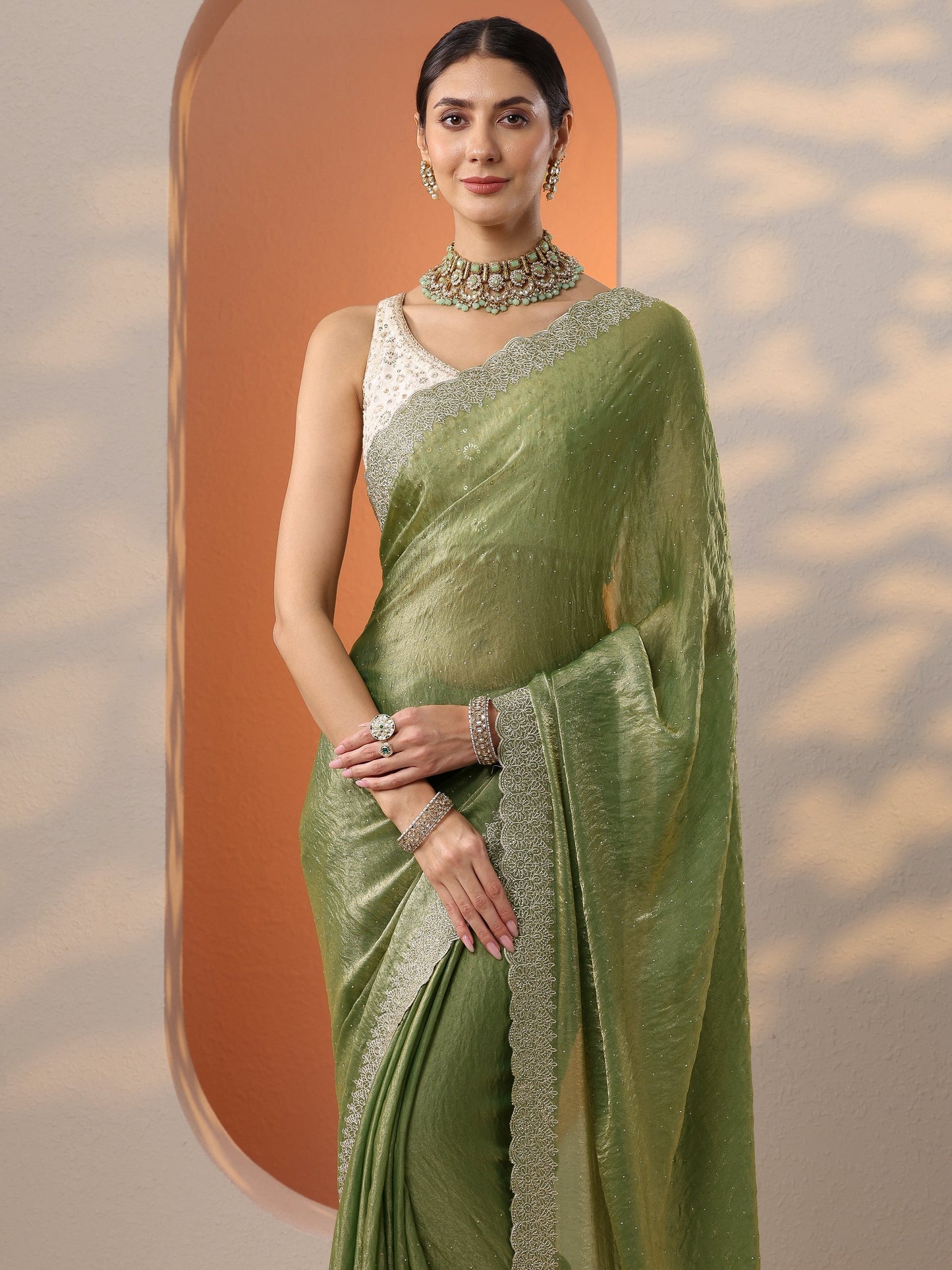 Green Embroidered Organza Saree With Unstitched Blouse Piece