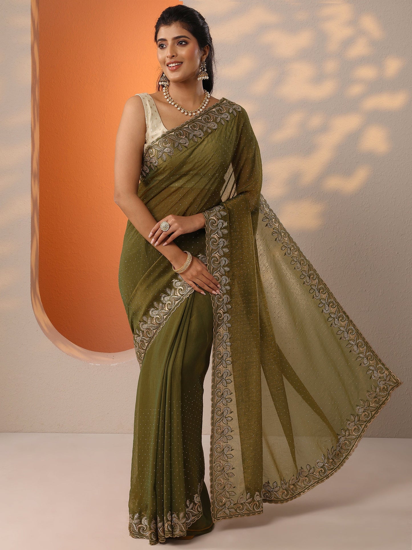 Green Embellished Organza Saree With Unstitched Blouse Piece