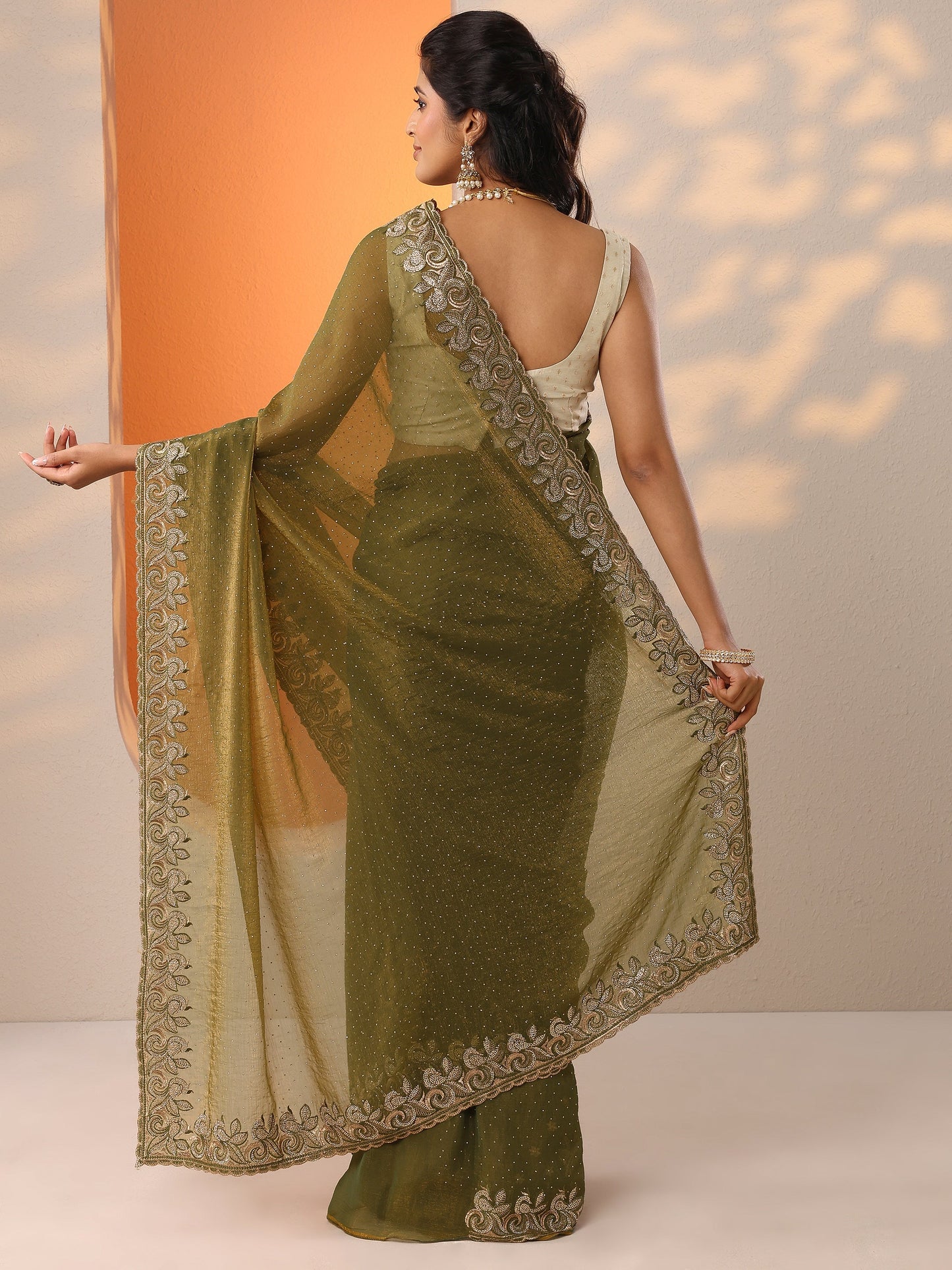 Green Embellished Organza Saree With Unstitched Blouse Piece