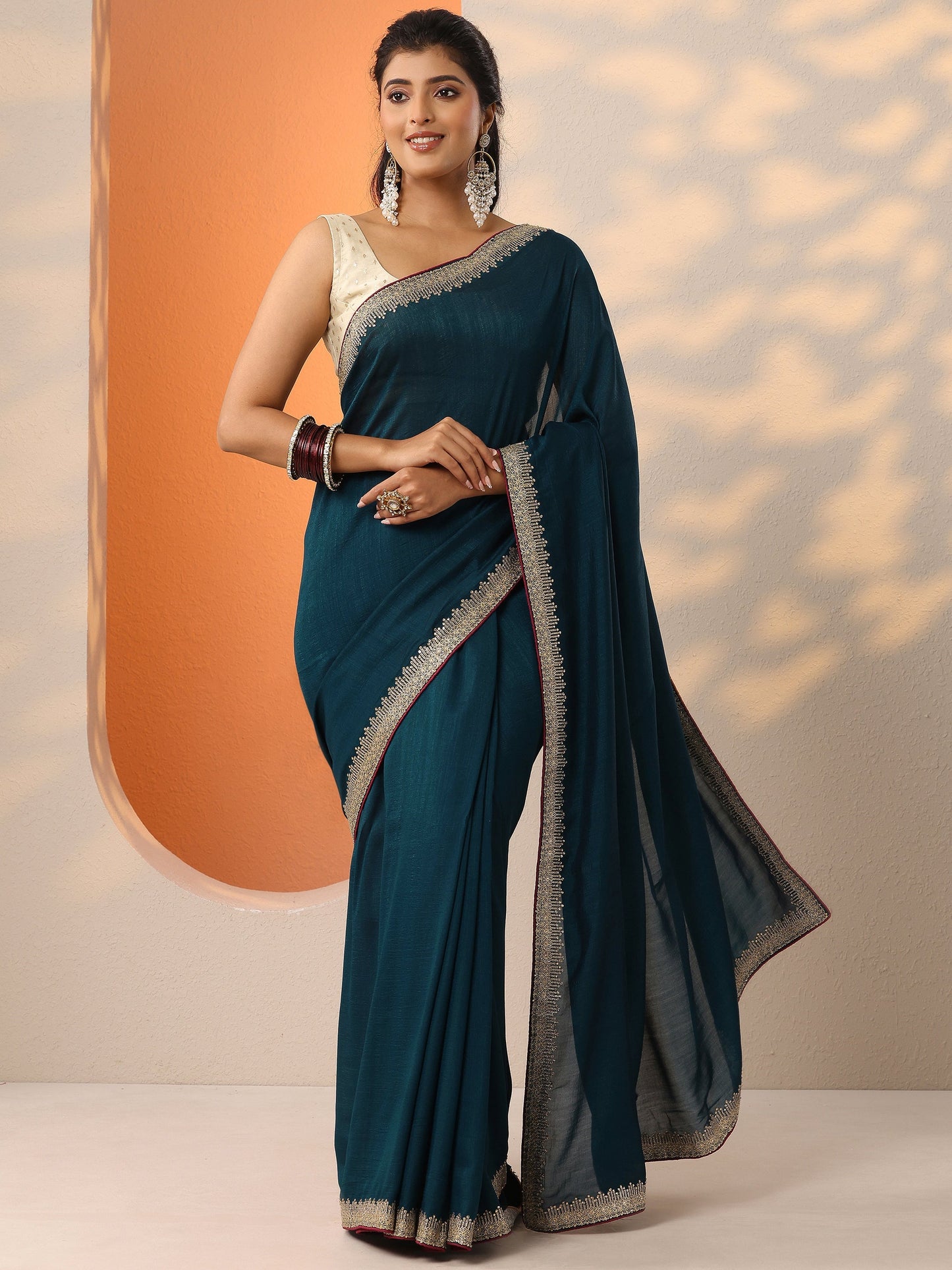 Teal Solid Silk Blend Saree With Unstitched Blouse Piece