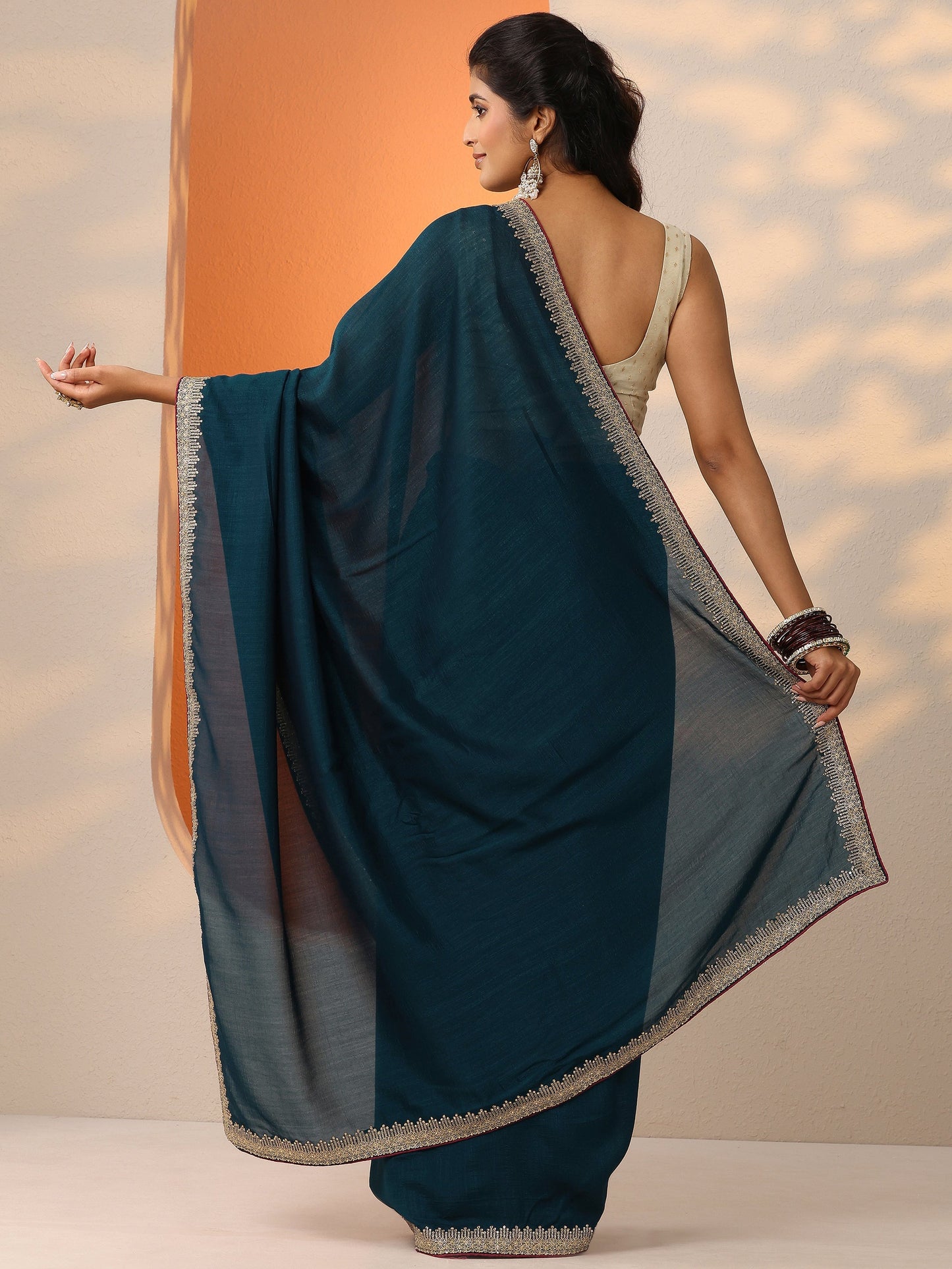 Teal Solid Silk Blend Saree With Unstitched Blouse Piece