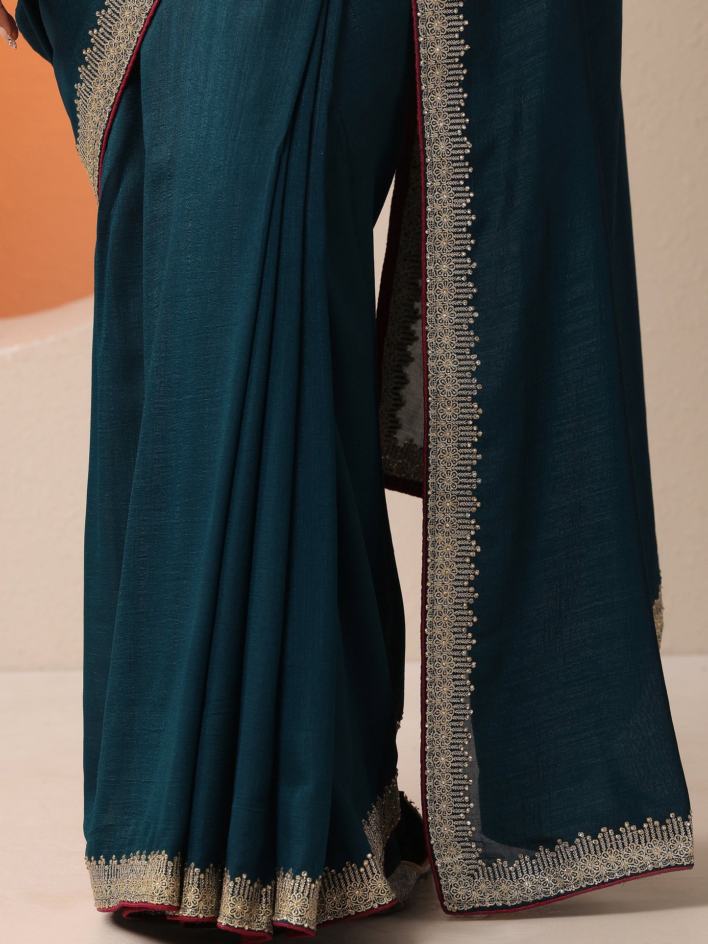 Teal Solid Silk Blend Saree With Unstitched Blouse Piece