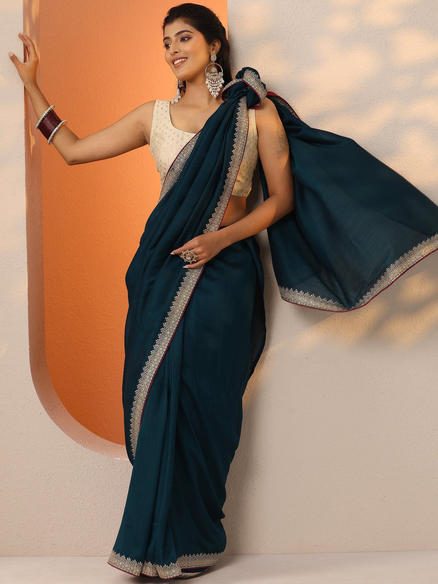 Teal Solid Silk Blend Saree With Unstitched Blouse Piece