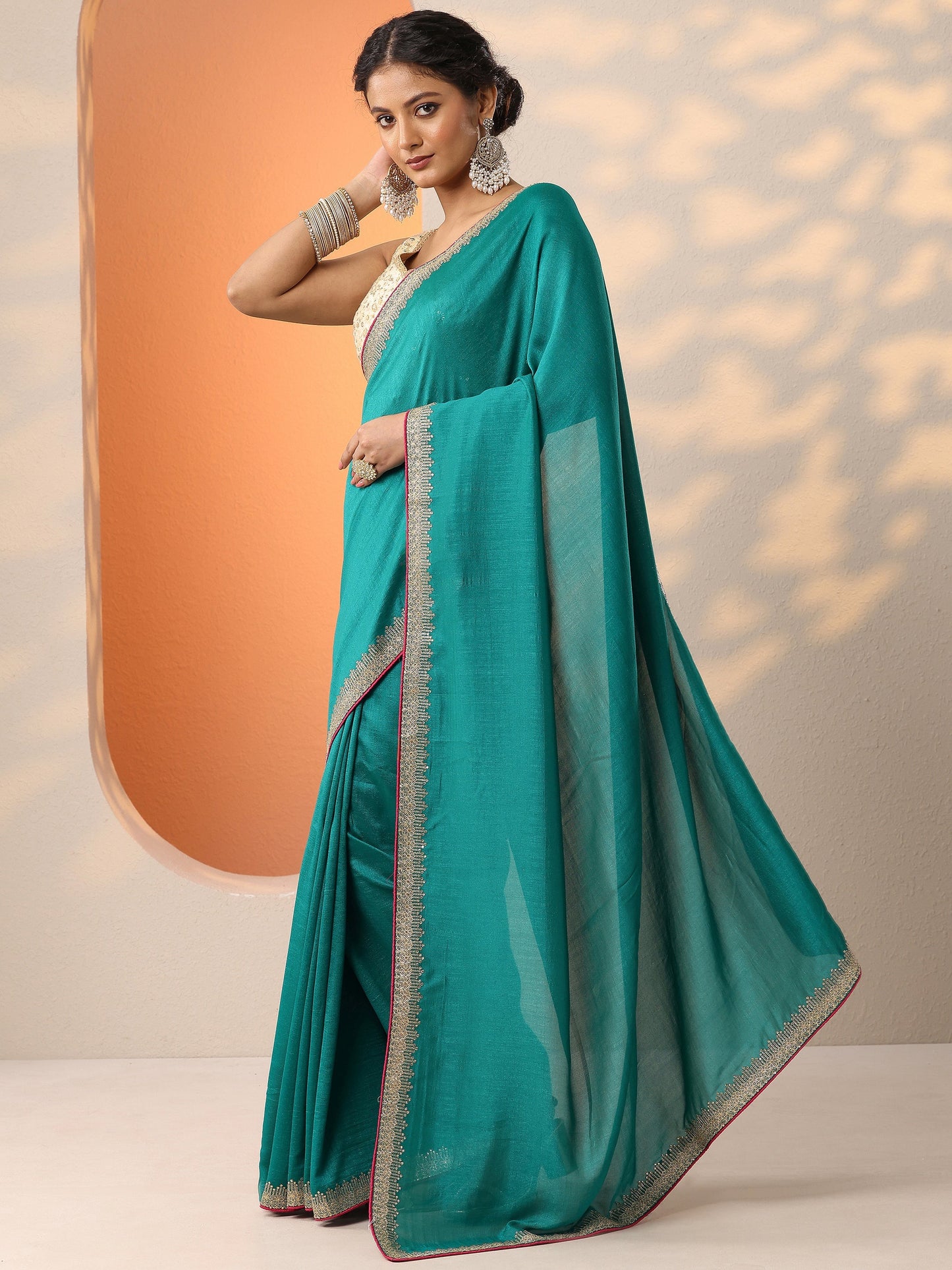 Green Solid Silk Blend Saree With Unstitched Blouse Piece