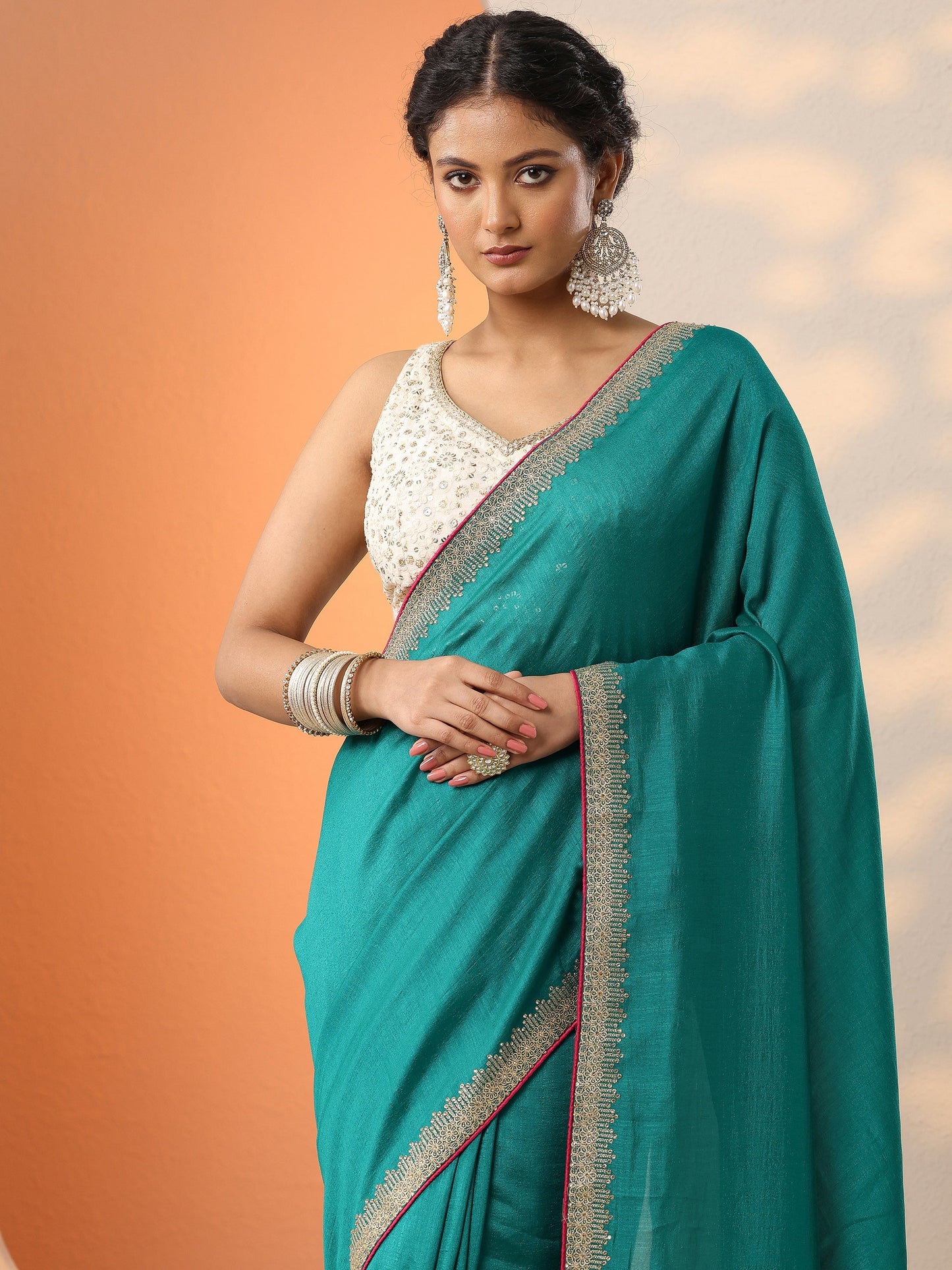 Green Solid Silk Blend Saree With Unstitched Blouse Piece