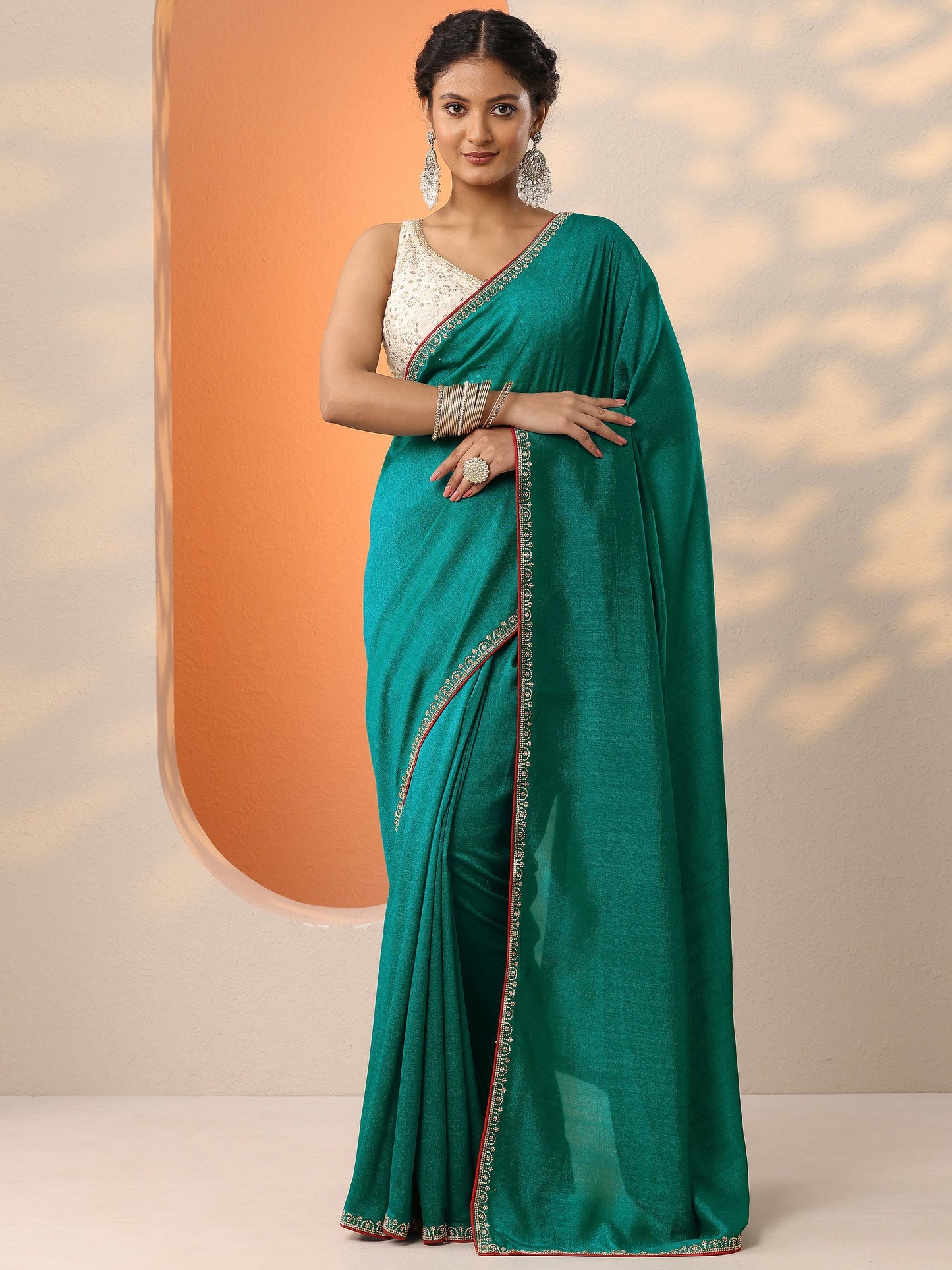 Green Solid Silk Blend Saree With Unstitched Blouse Piece
