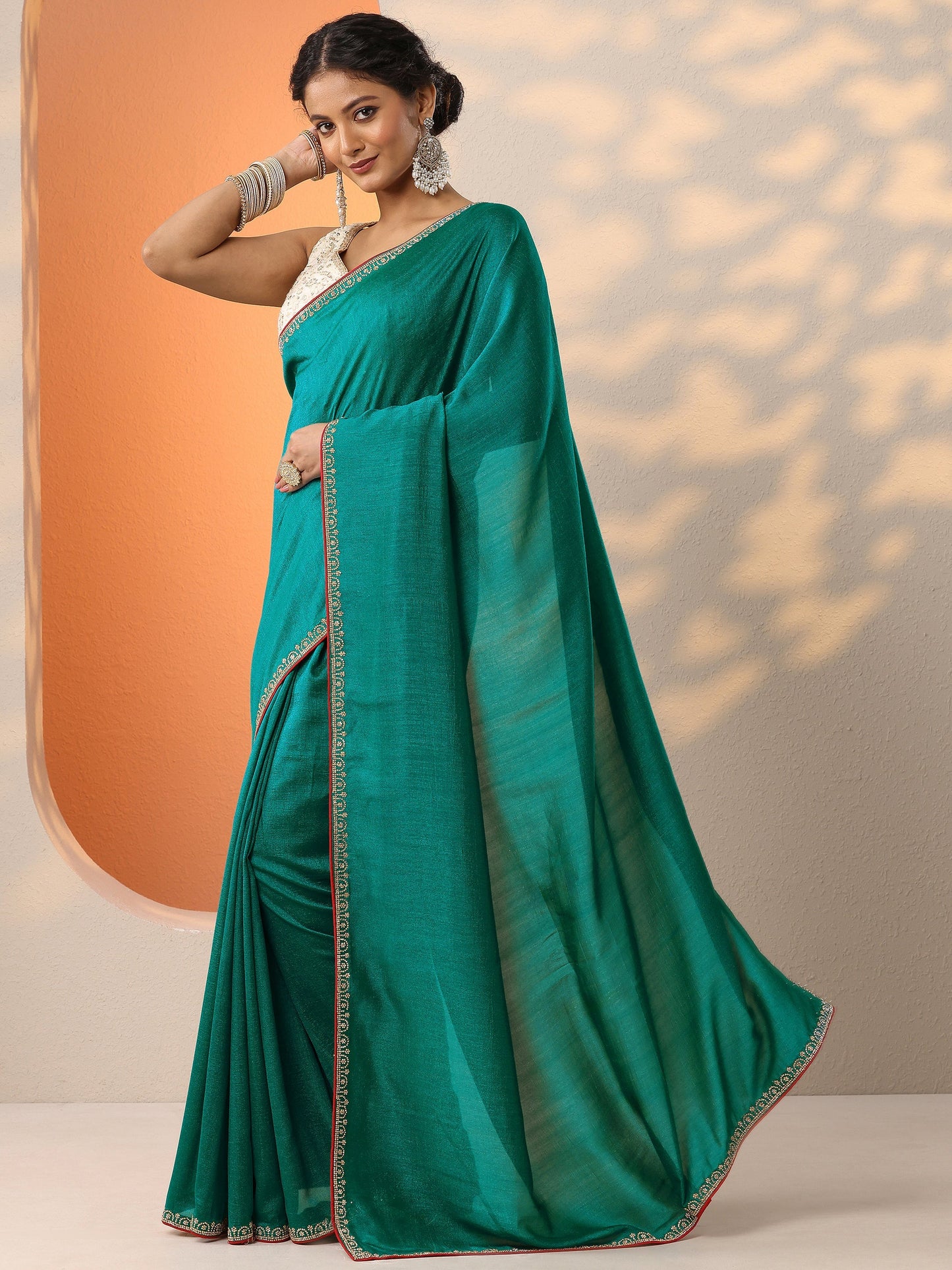 Green Solid Silk Blend Saree With Unstitched Blouse Piece
