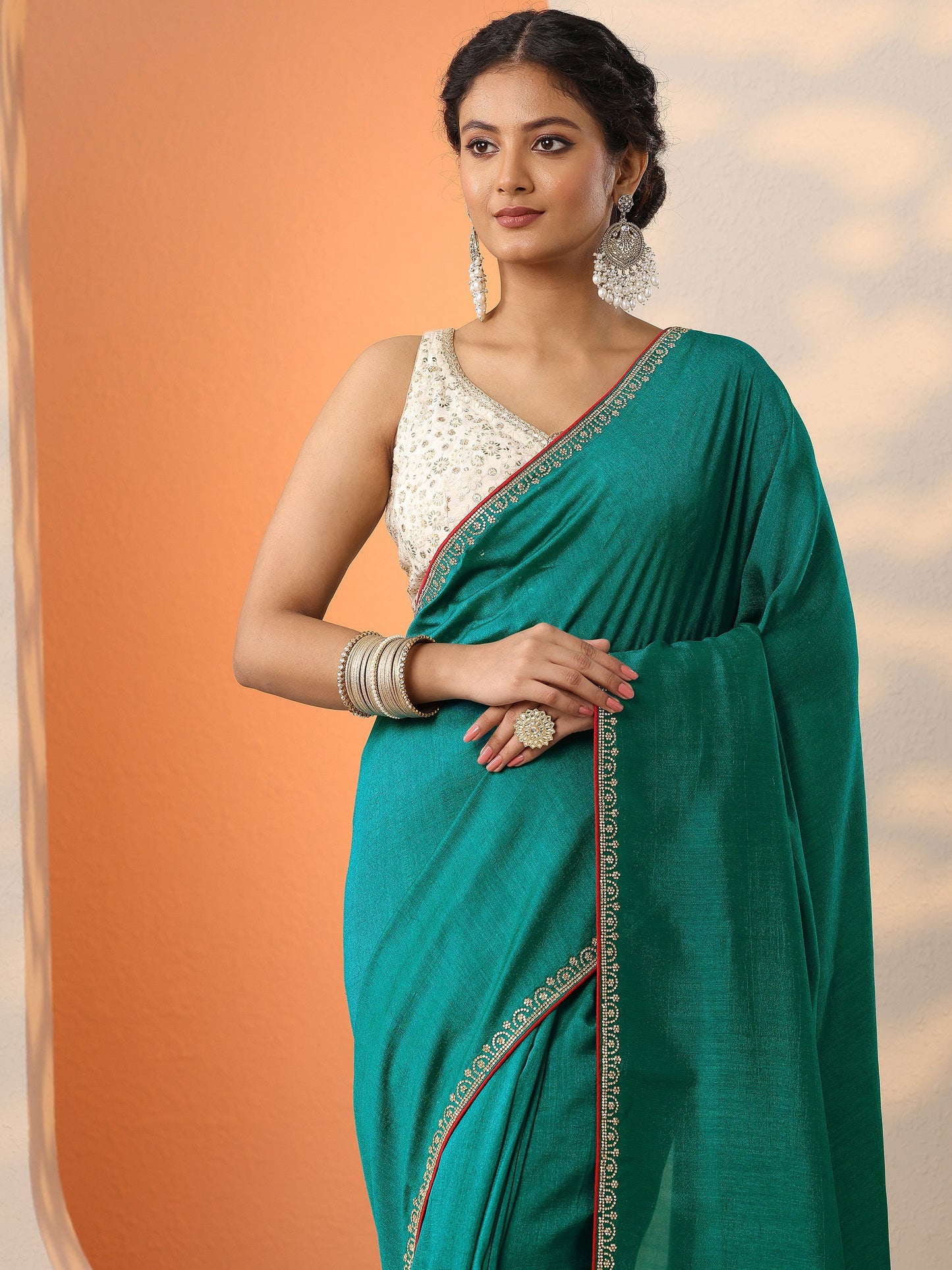 Green Solid Silk Blend Saree With Unstitched Blouse Piece