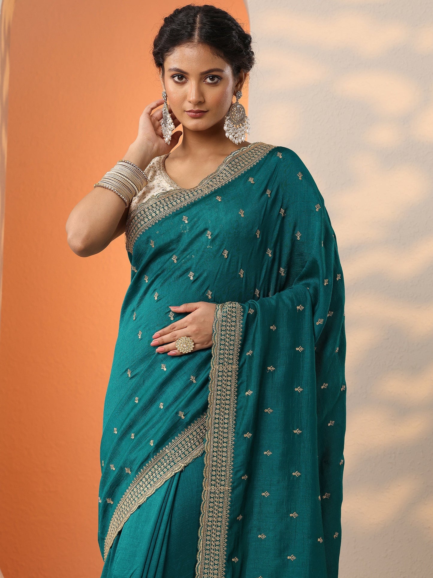 Blue Embellished Silk Blend Saree With Unstitched Blouse Piece