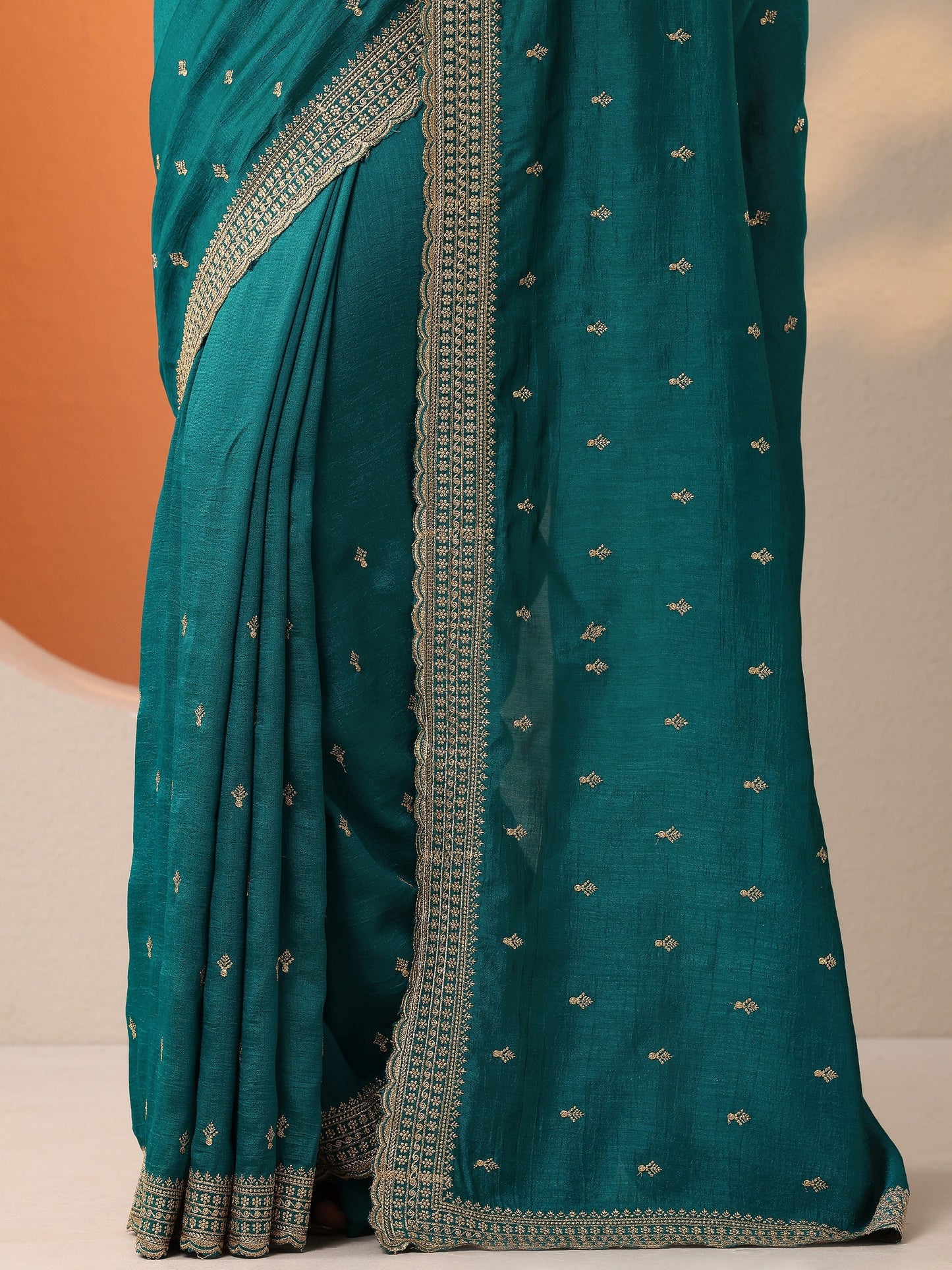 Blue Embellished Silk Blend Saree With Unstitched Blouse Piece