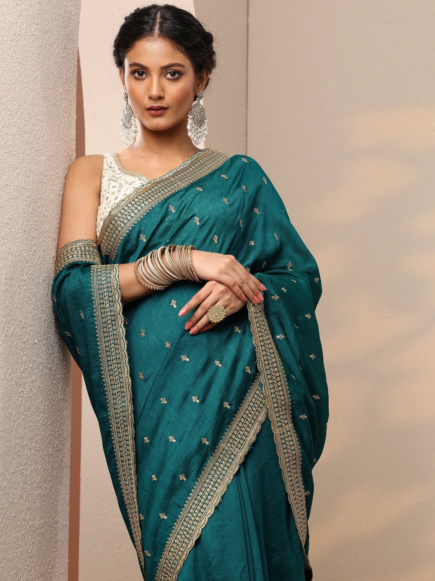Blue Embellished Silk Blend Saree With Unstitched Blouse Piece