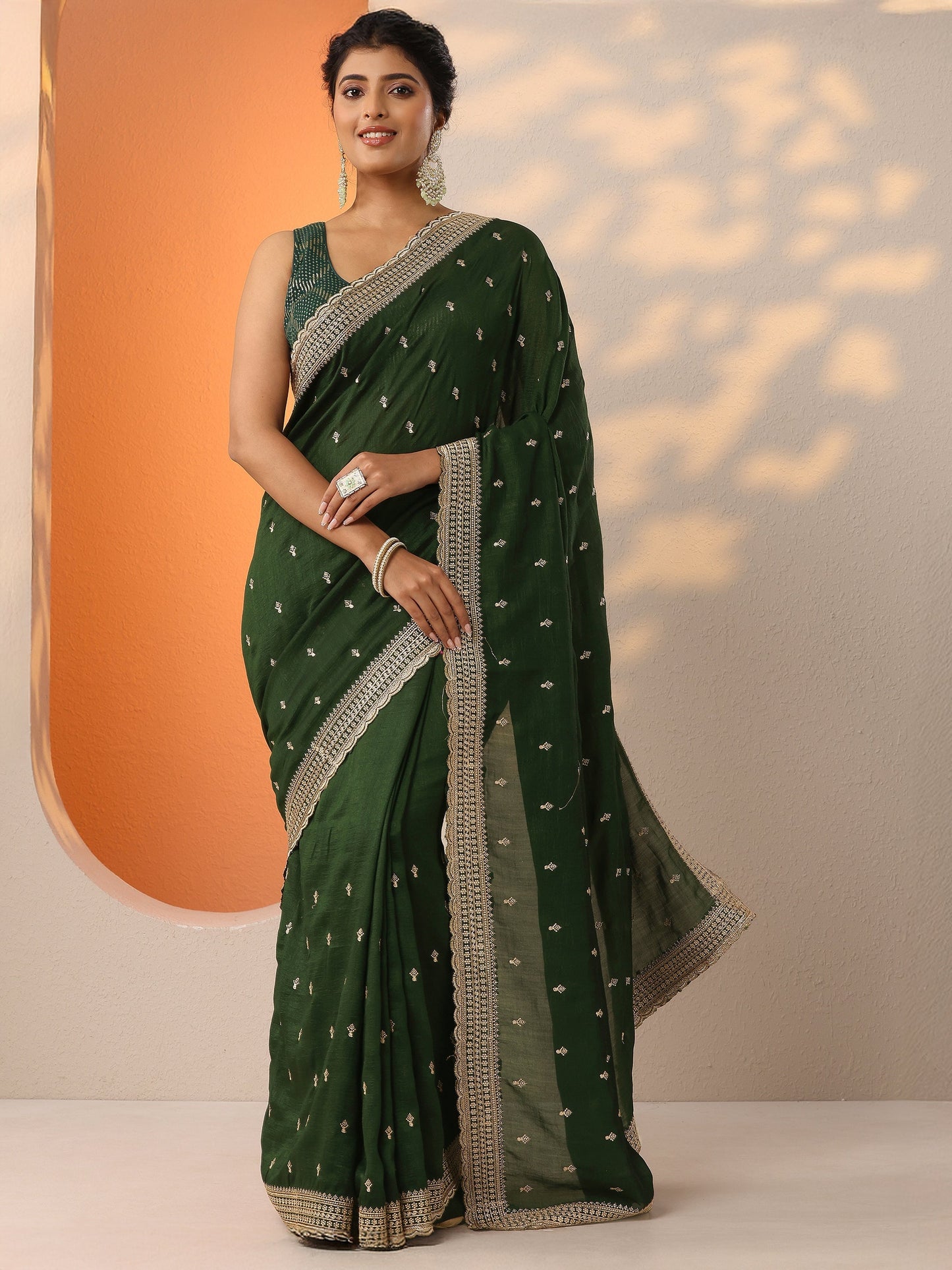 Green Embellished Silk Blend Saree With Unstitched Blouse Piece