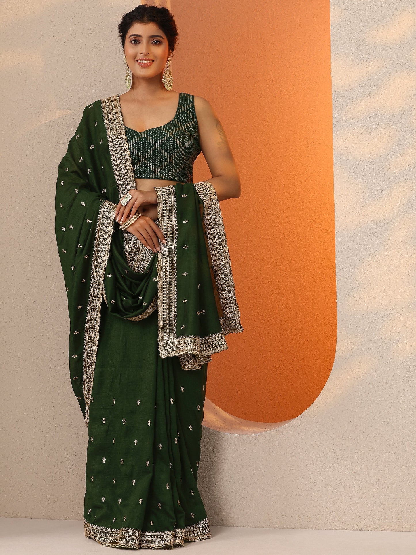 Green Embellished Silk Blend Saree With Unstitched Blouse Piece