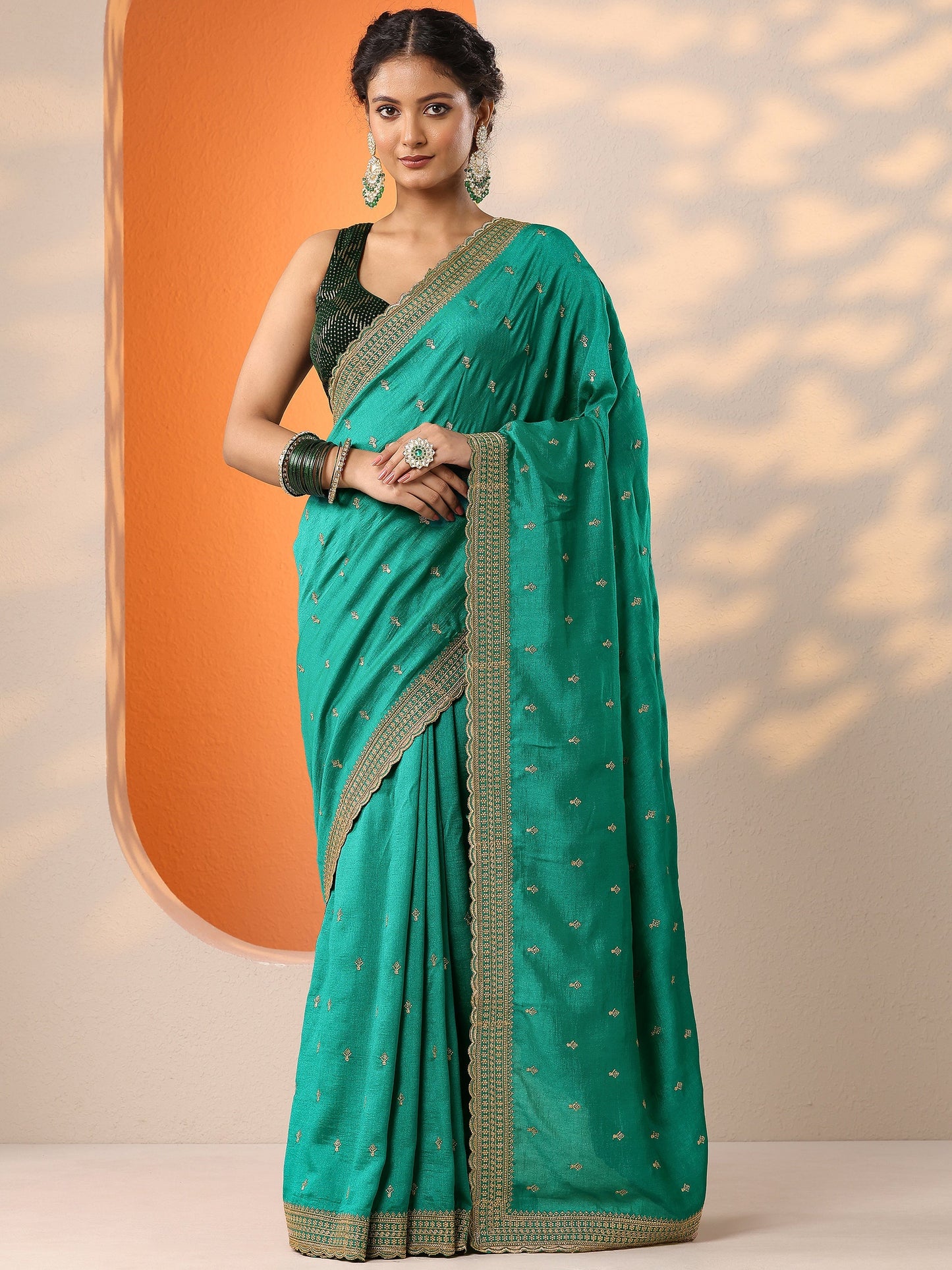 Green Embellished Silk Blend Saree With Unstitched Blouse Piece