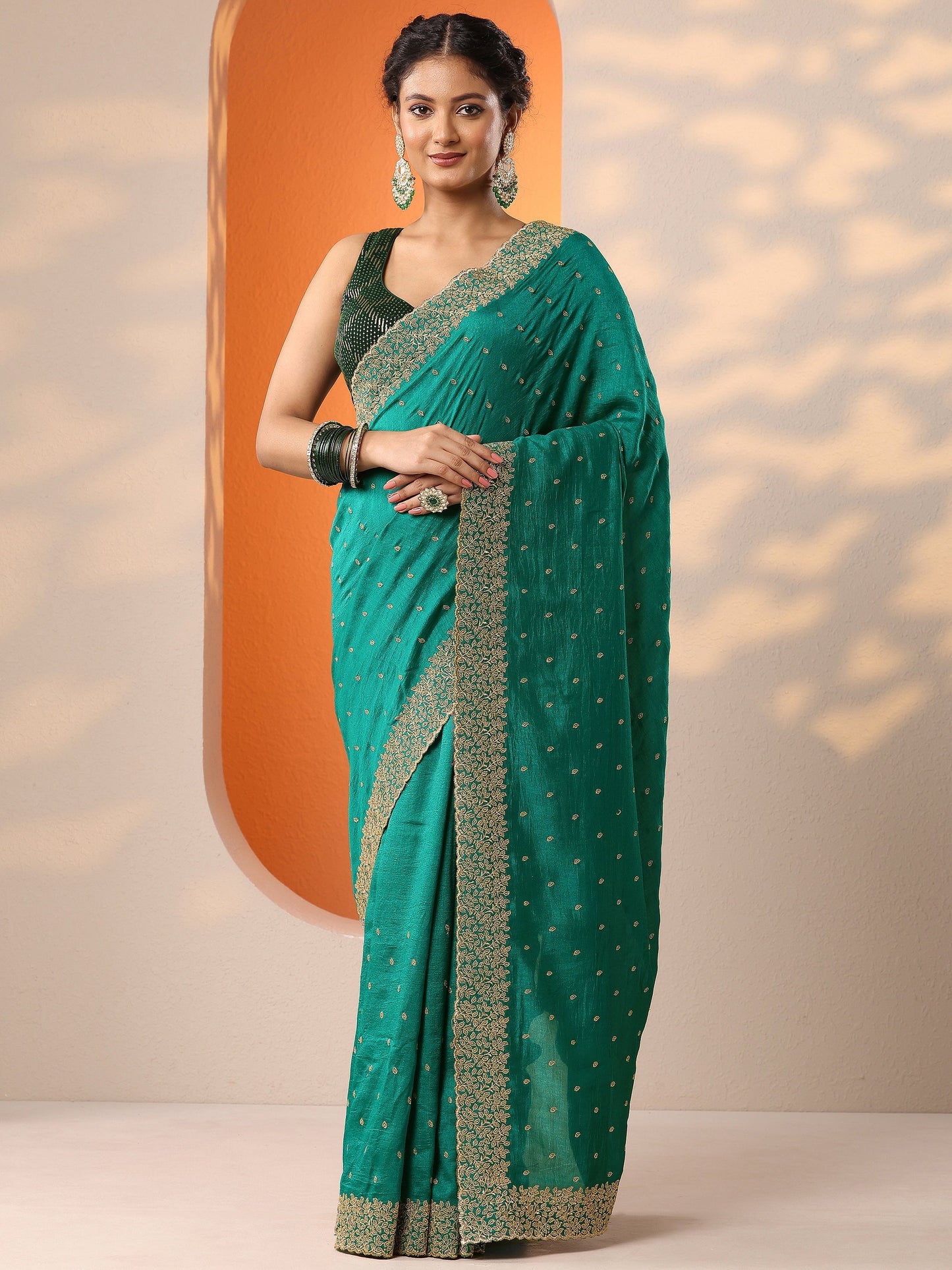 Green Embellished Silk Blend Saree With Unstitched Blouse Piece