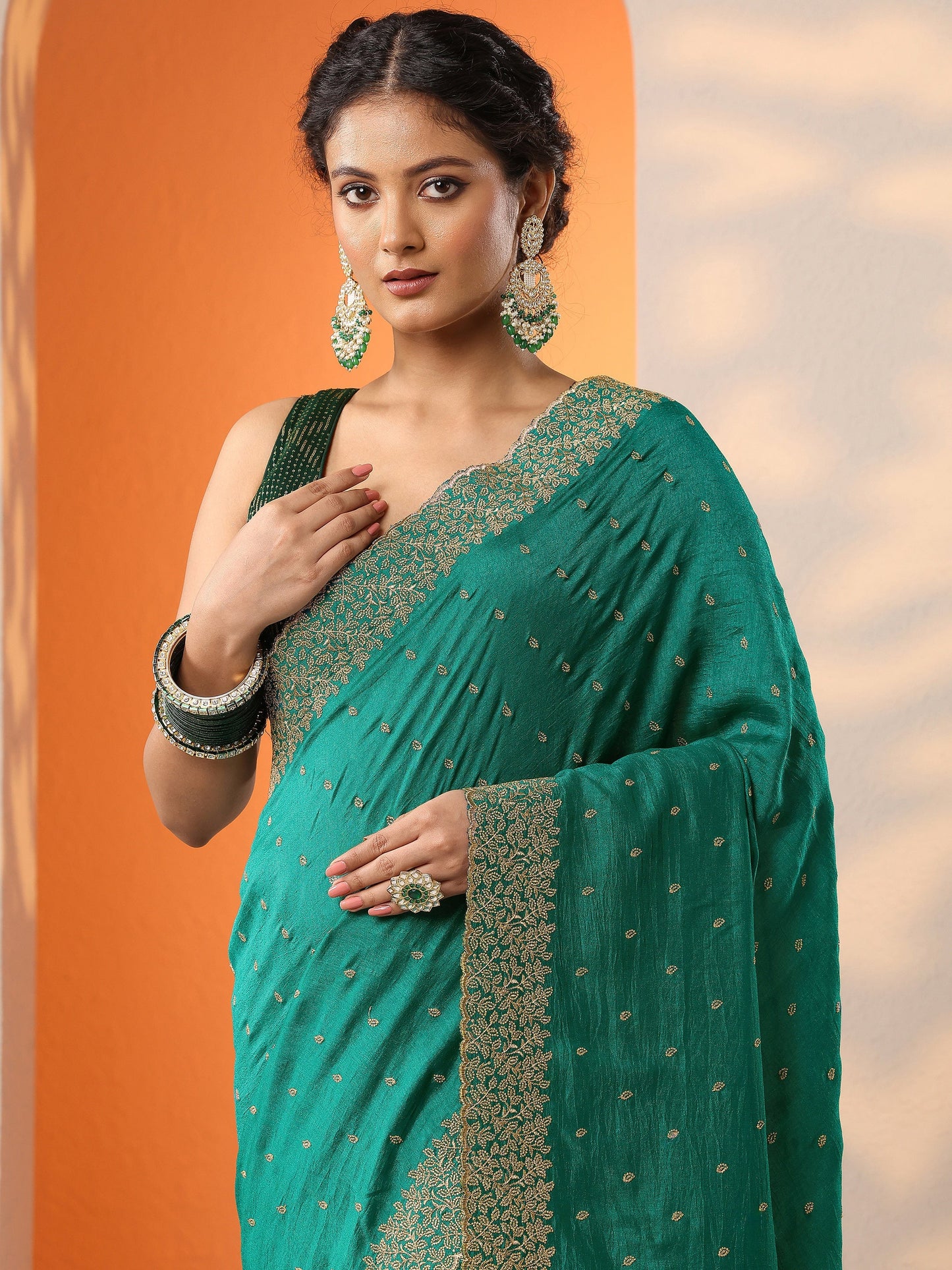 Green Embellished Silk Blend Saree With Unstitched Blouse Piece