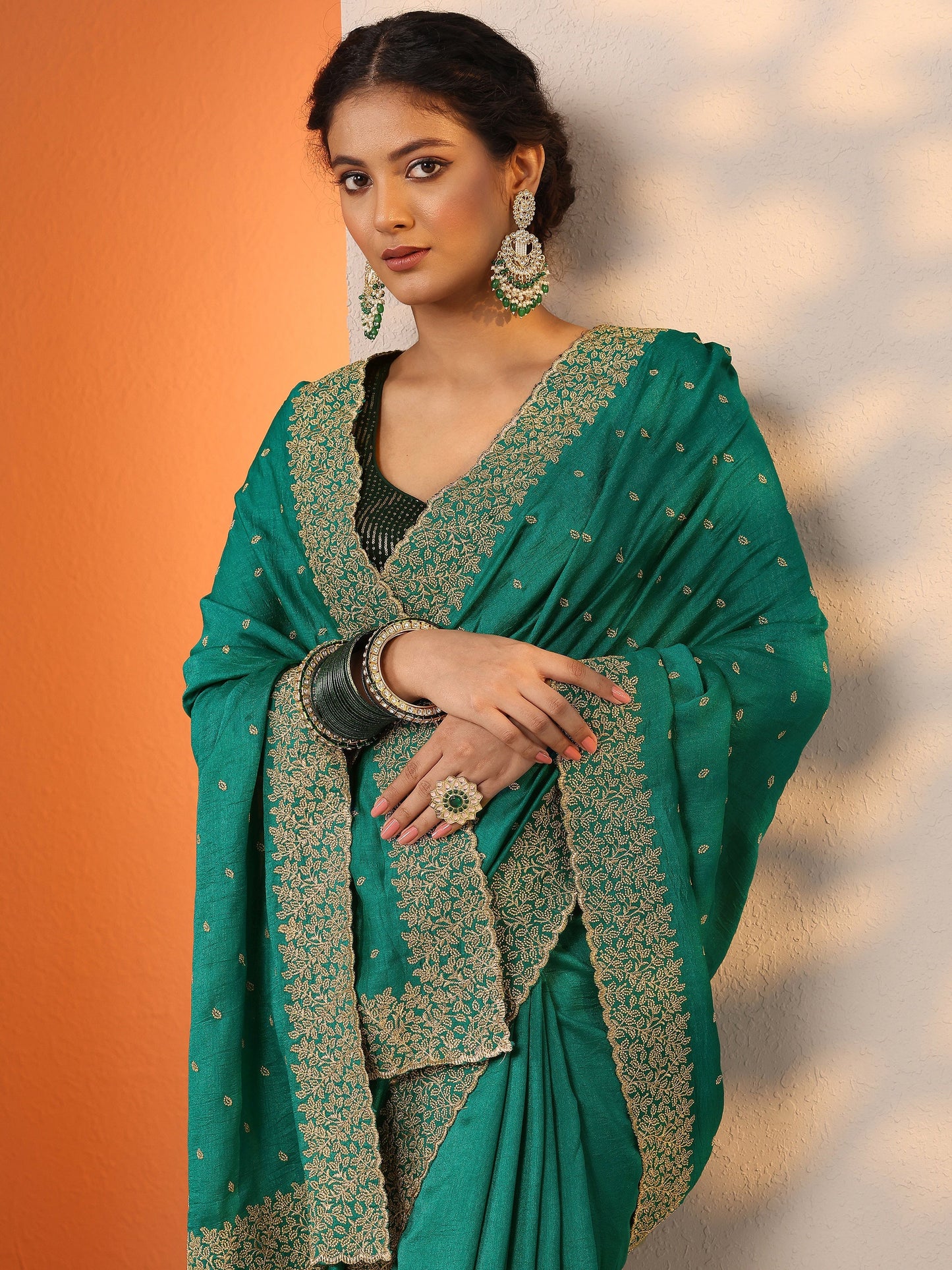 Green Embellished Silk Blend Saree With Unstitched Blouse Piece