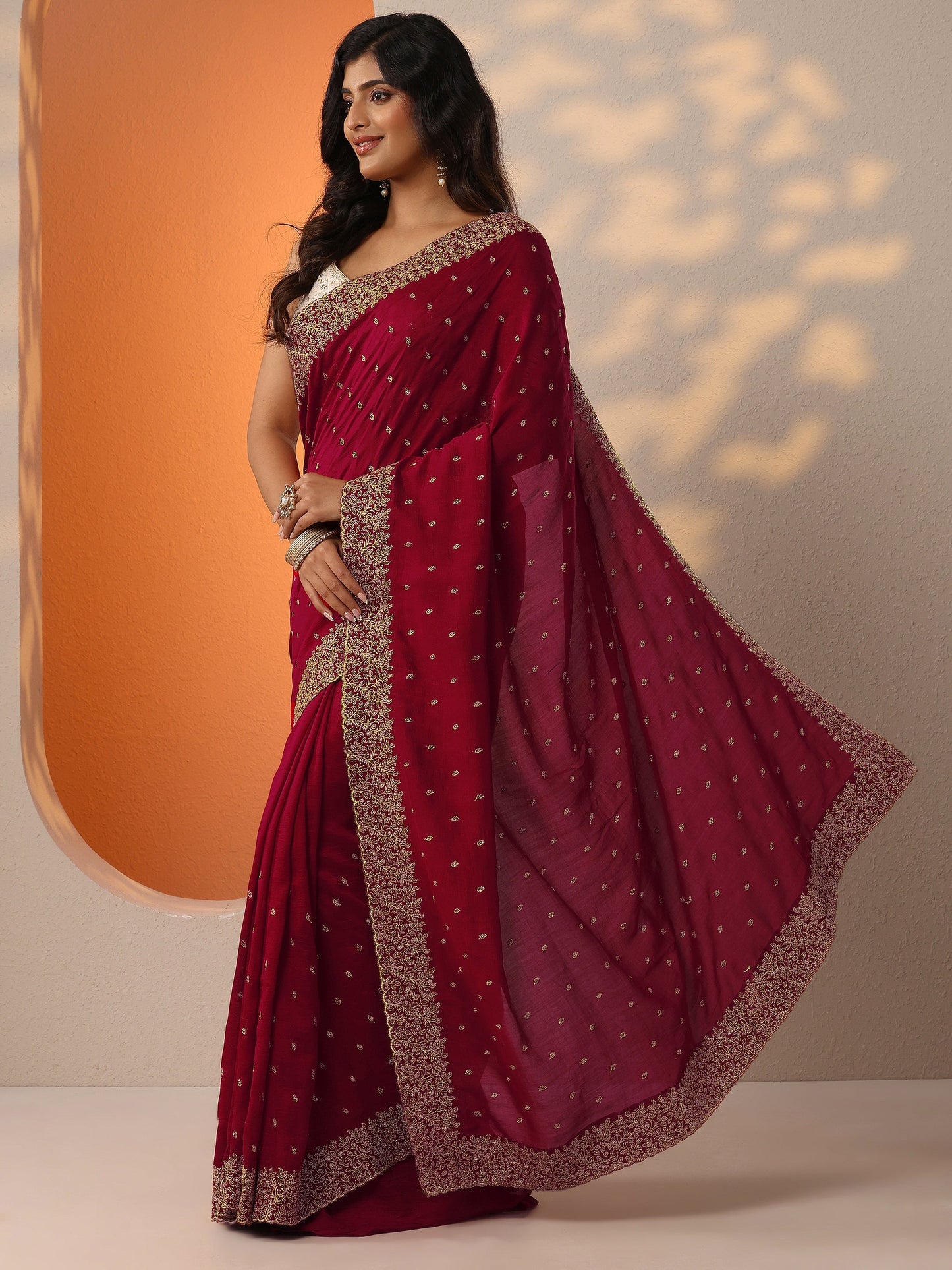 Red Embellished Silk Blend Saree With Unstitched Blouse Piece
