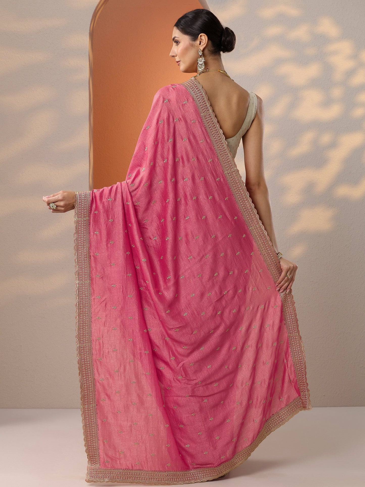 Pink Embellished Silk Blend Saree With Unstitched Blouse Piece