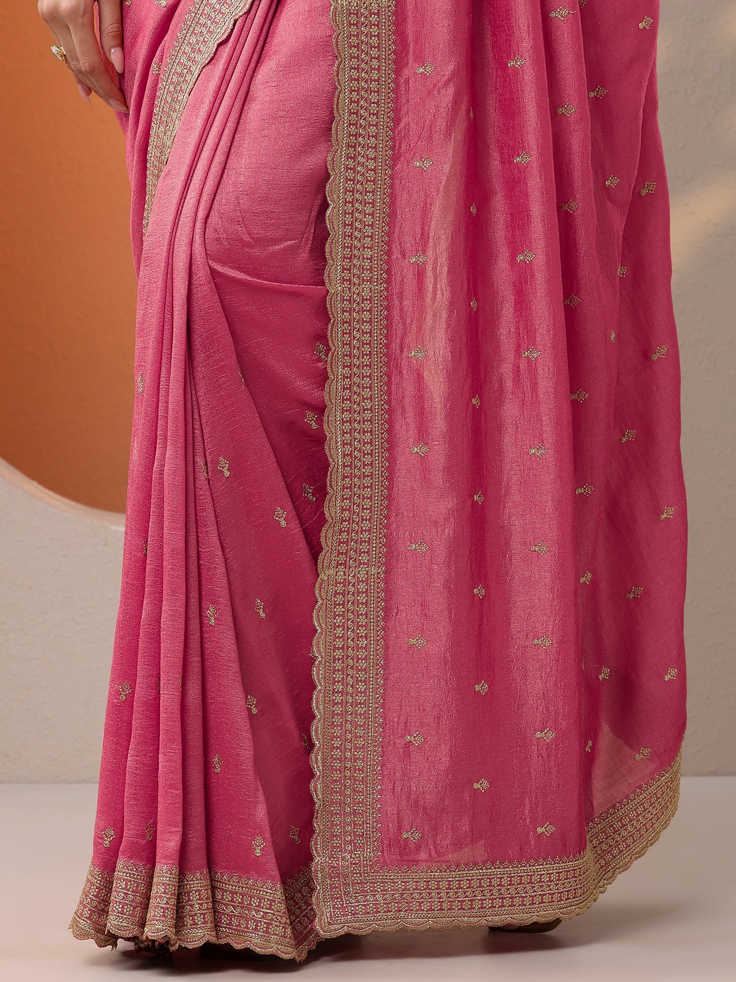 Pink Embellished Silk Blend Saree With Unstitched Blouse Piece