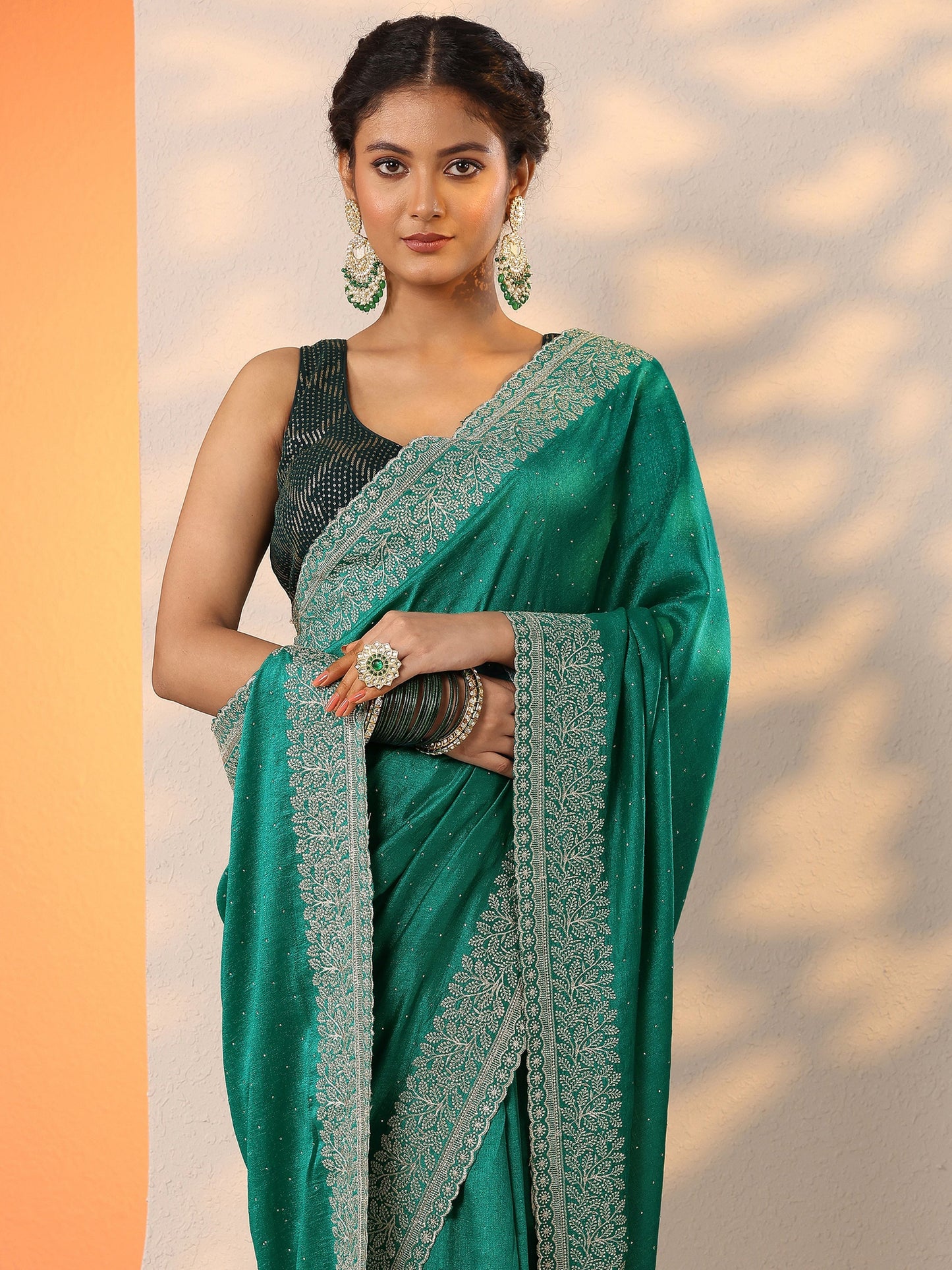 Green Embellished Silk Blend Saree With Unstitched Blouse Piece