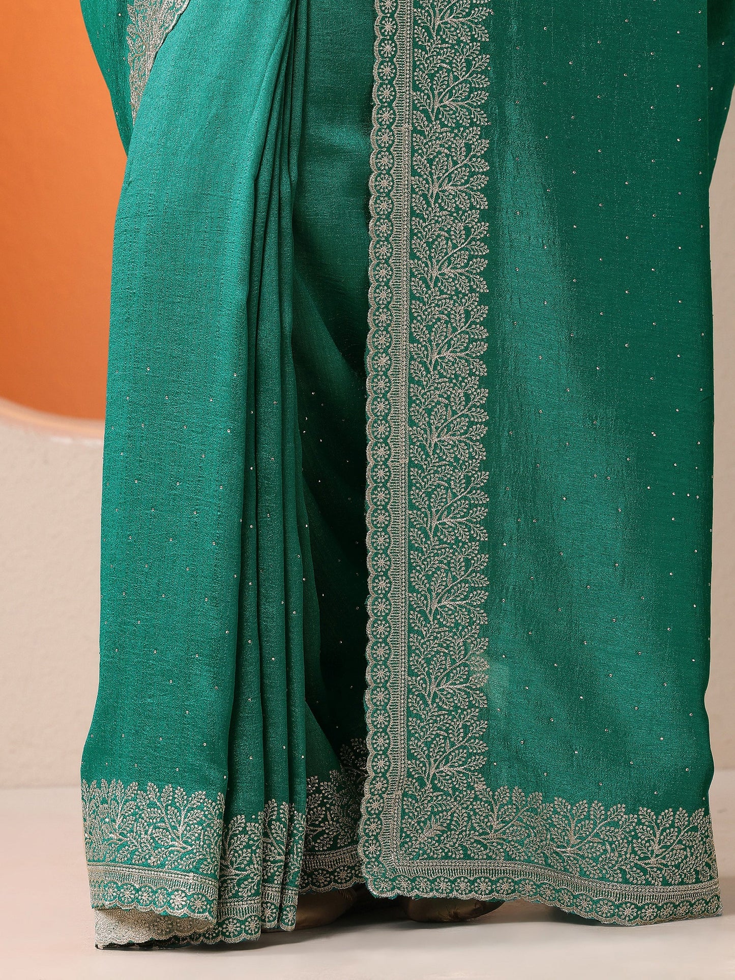 Green Embellished Silk Blend Saree With Unstitched Blouse Piece
