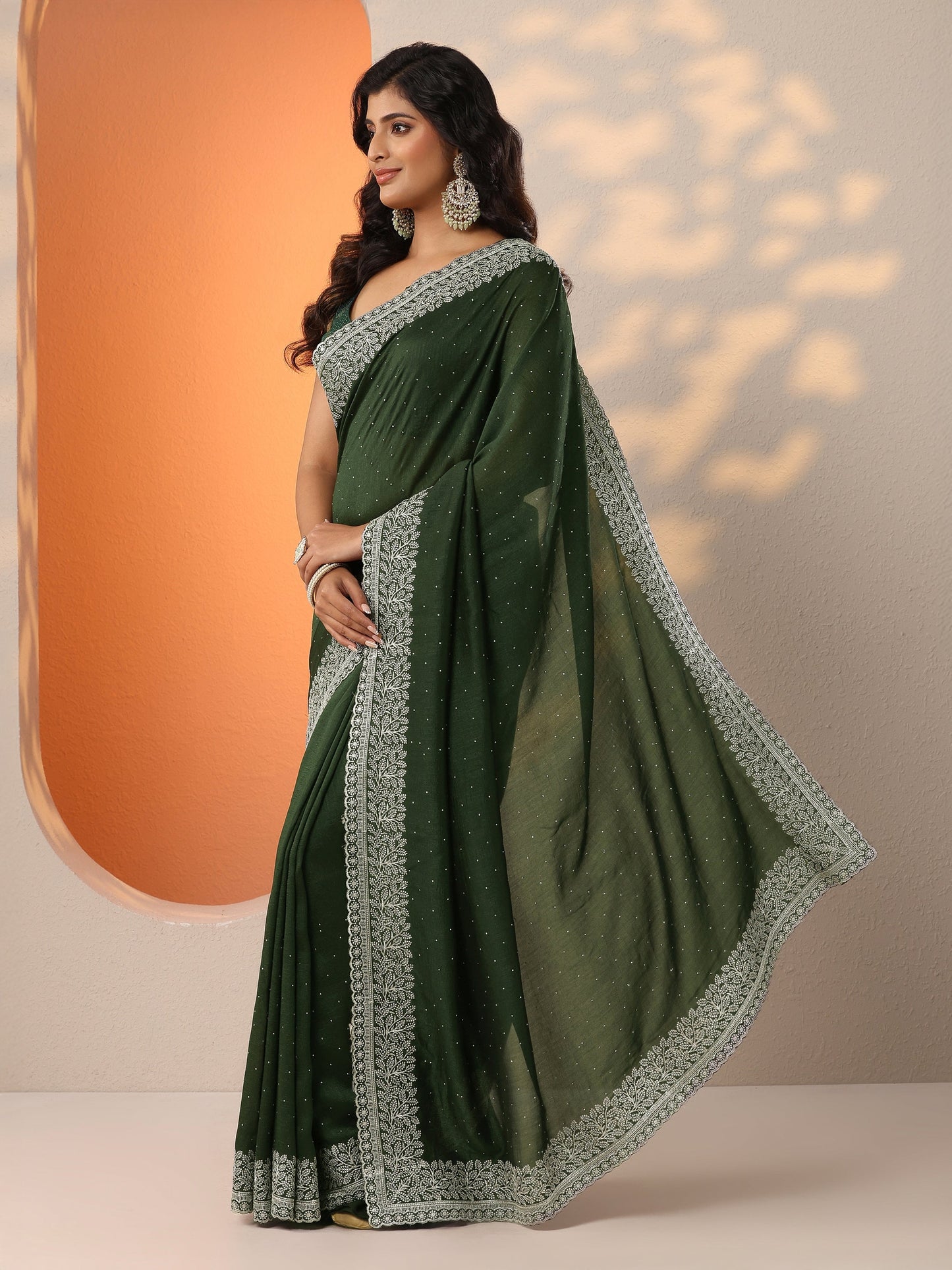 Green Embellished Silk Blend Saree With Unstitched Blouse Piece