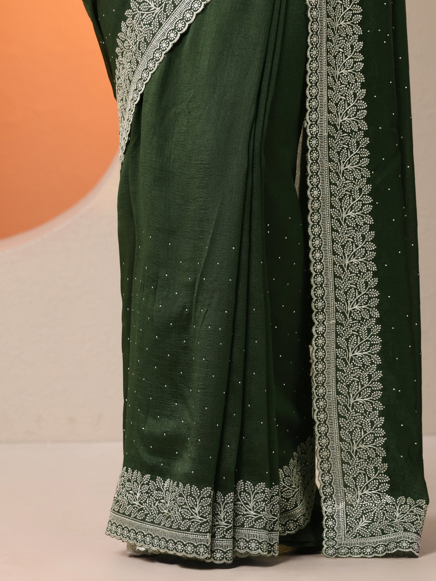 Green Embellished Silk Blend Saree With Unstitched Blouse Piece