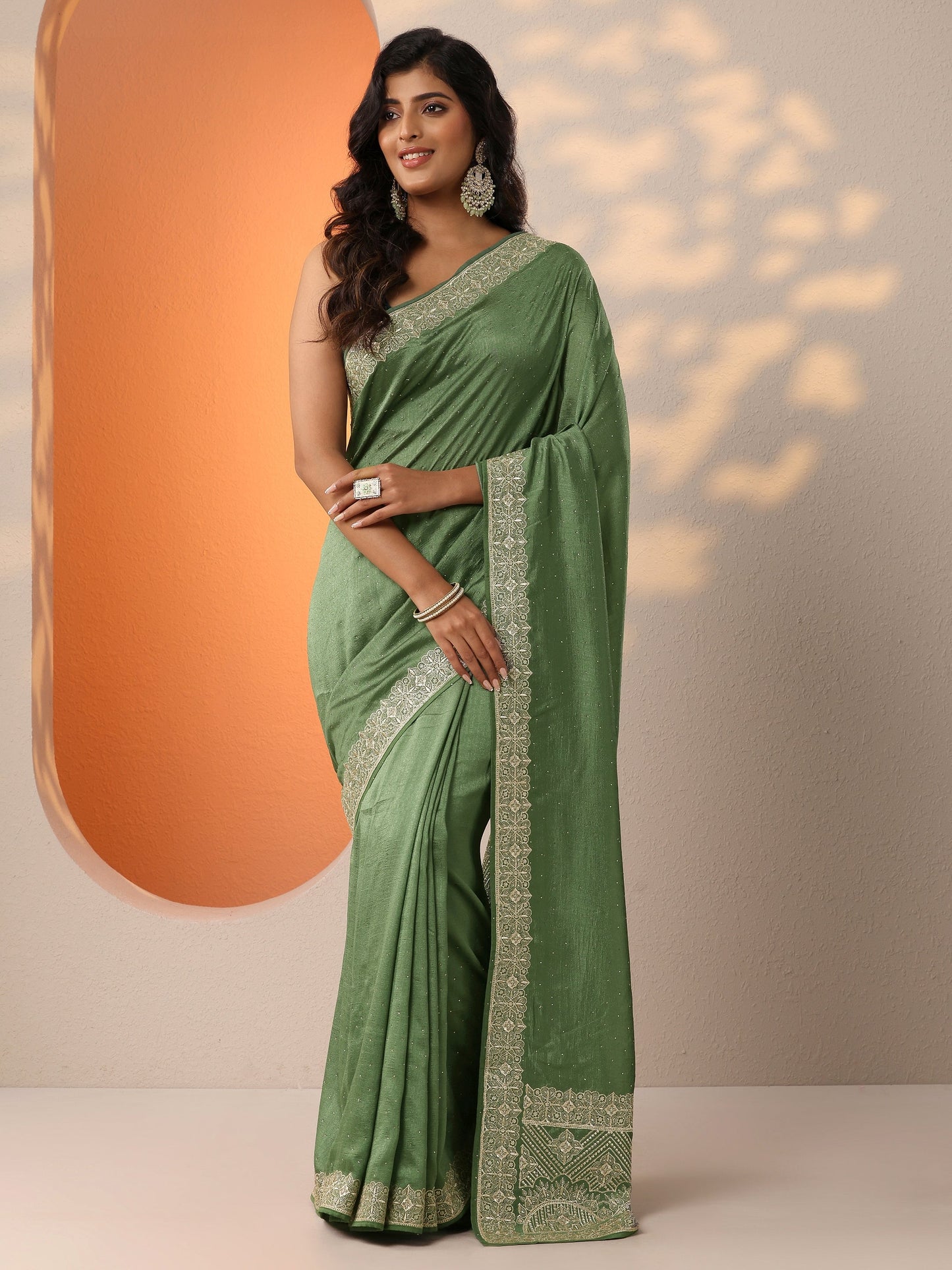 Green Embellished Silk Blend Saree With Unstitched Blouse Piece