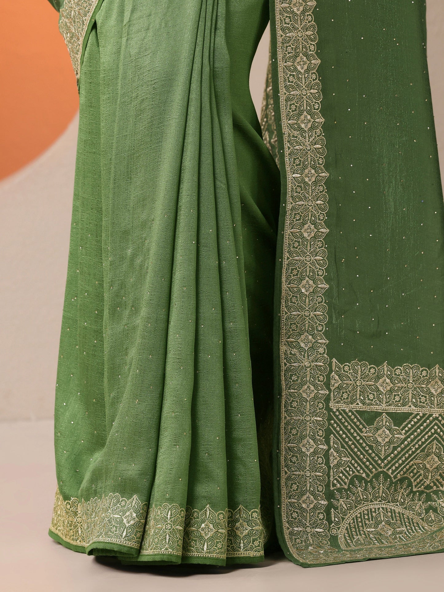 Green Embellished Silk Blend Saree With Unstitched Blouse Piece