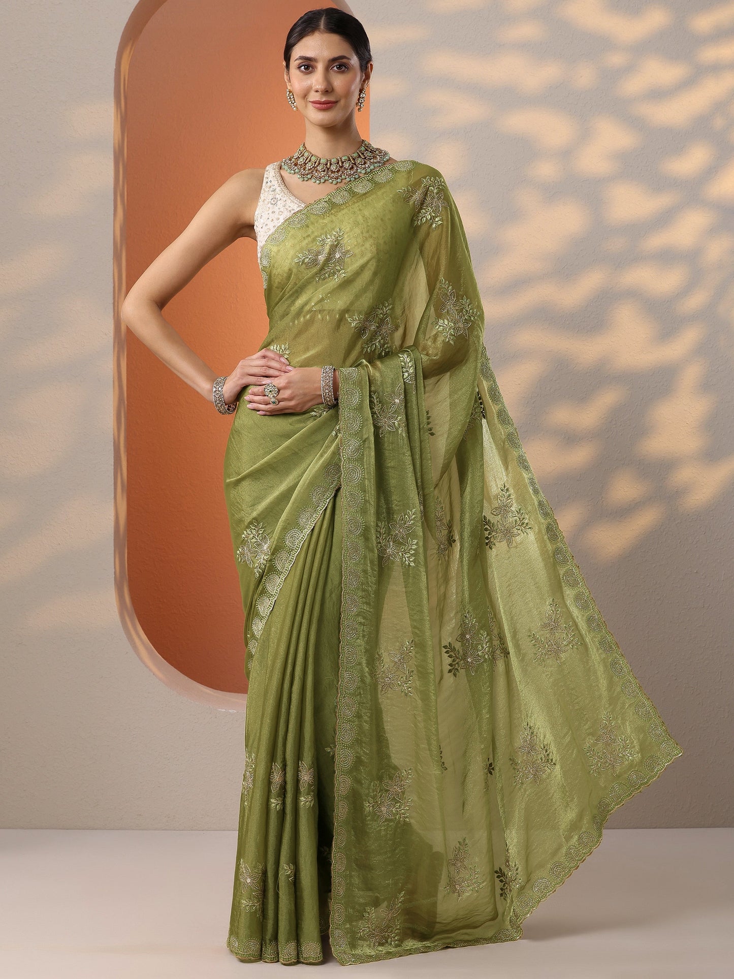 Green Embroidered Organza Saree With Unstitched Blouse Piece